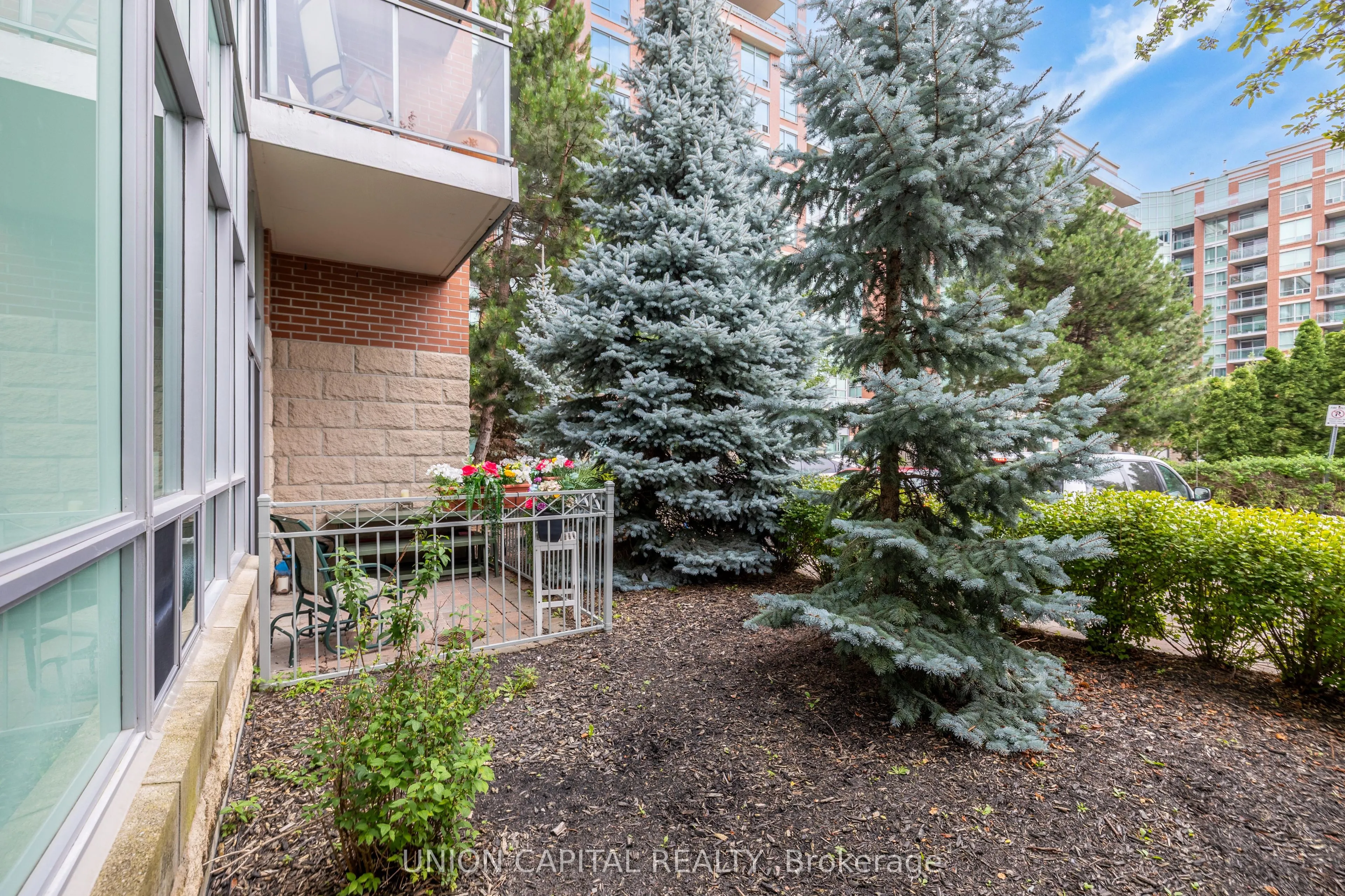 48 Suncrest Boulevard #102