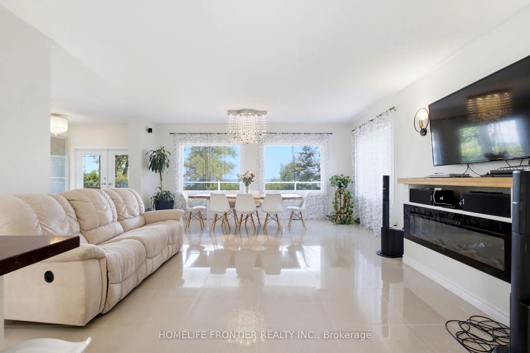 813 Lake Drive E