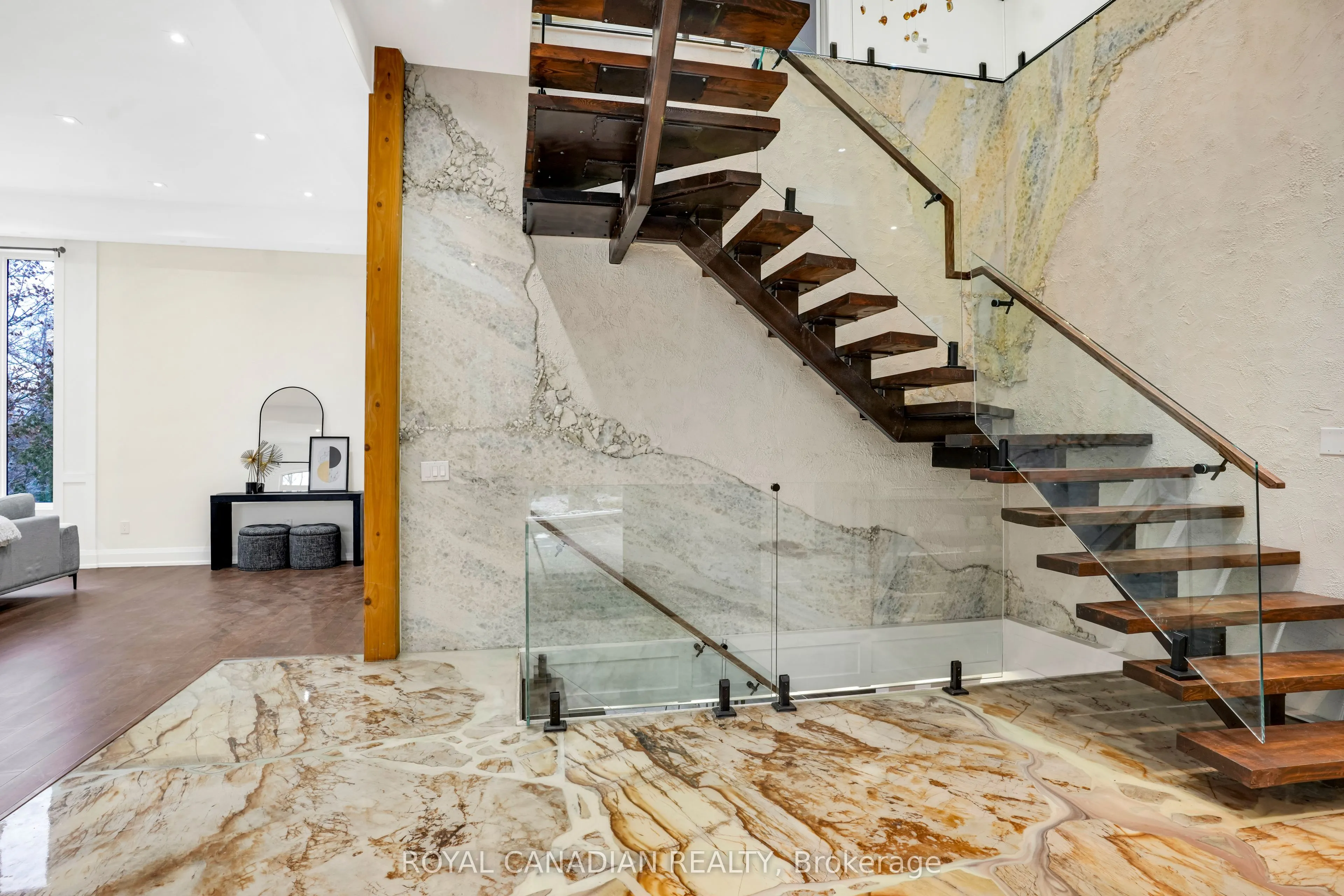 15 Glenview Heights Lane