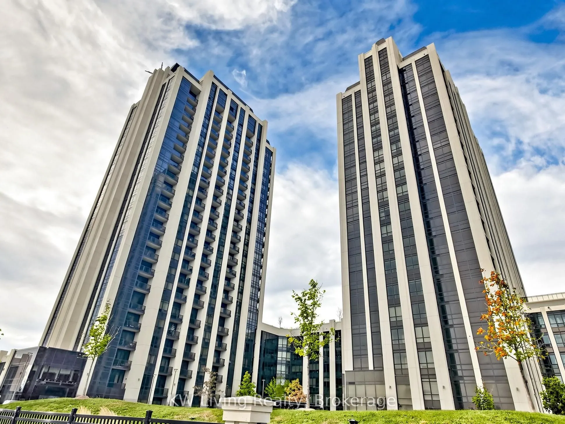 9075 Jane Street #2104