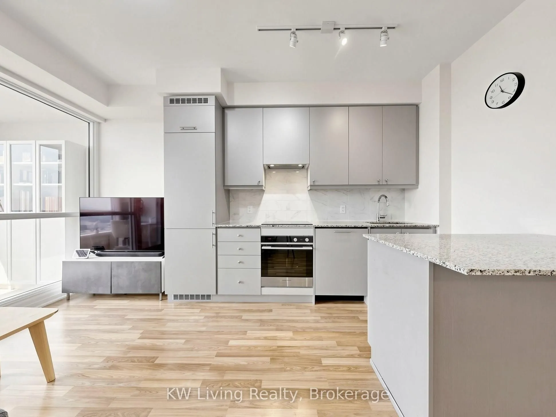 9075 Jane Street #2104