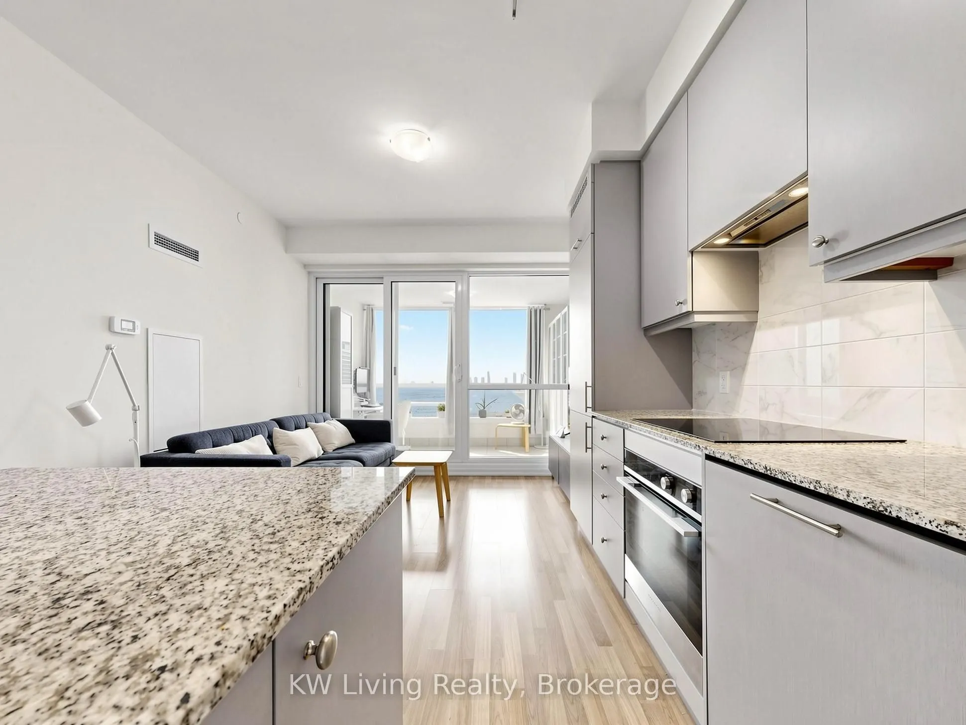 9075 Jane Street #2104