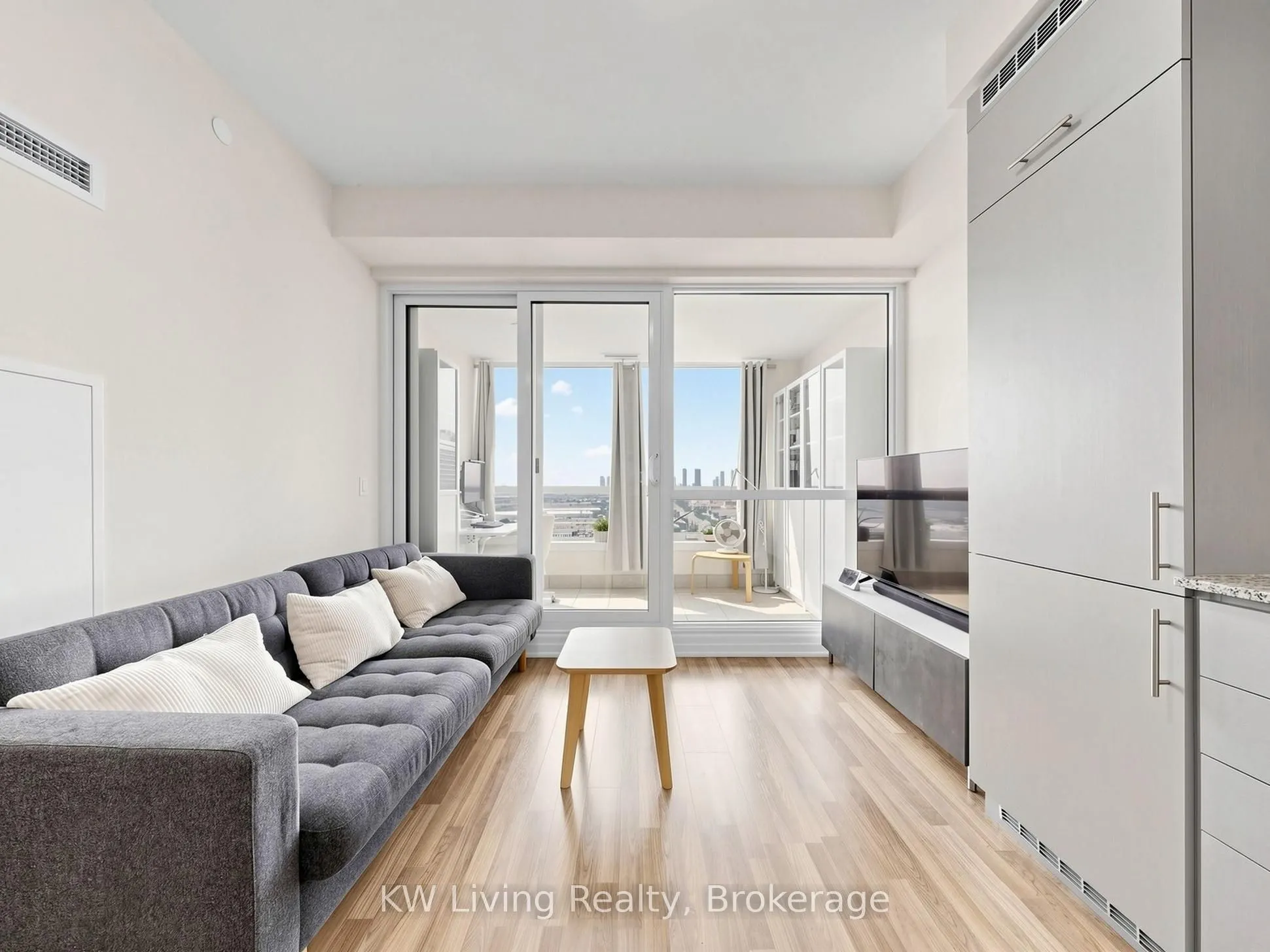 9075 Jane Street #2104