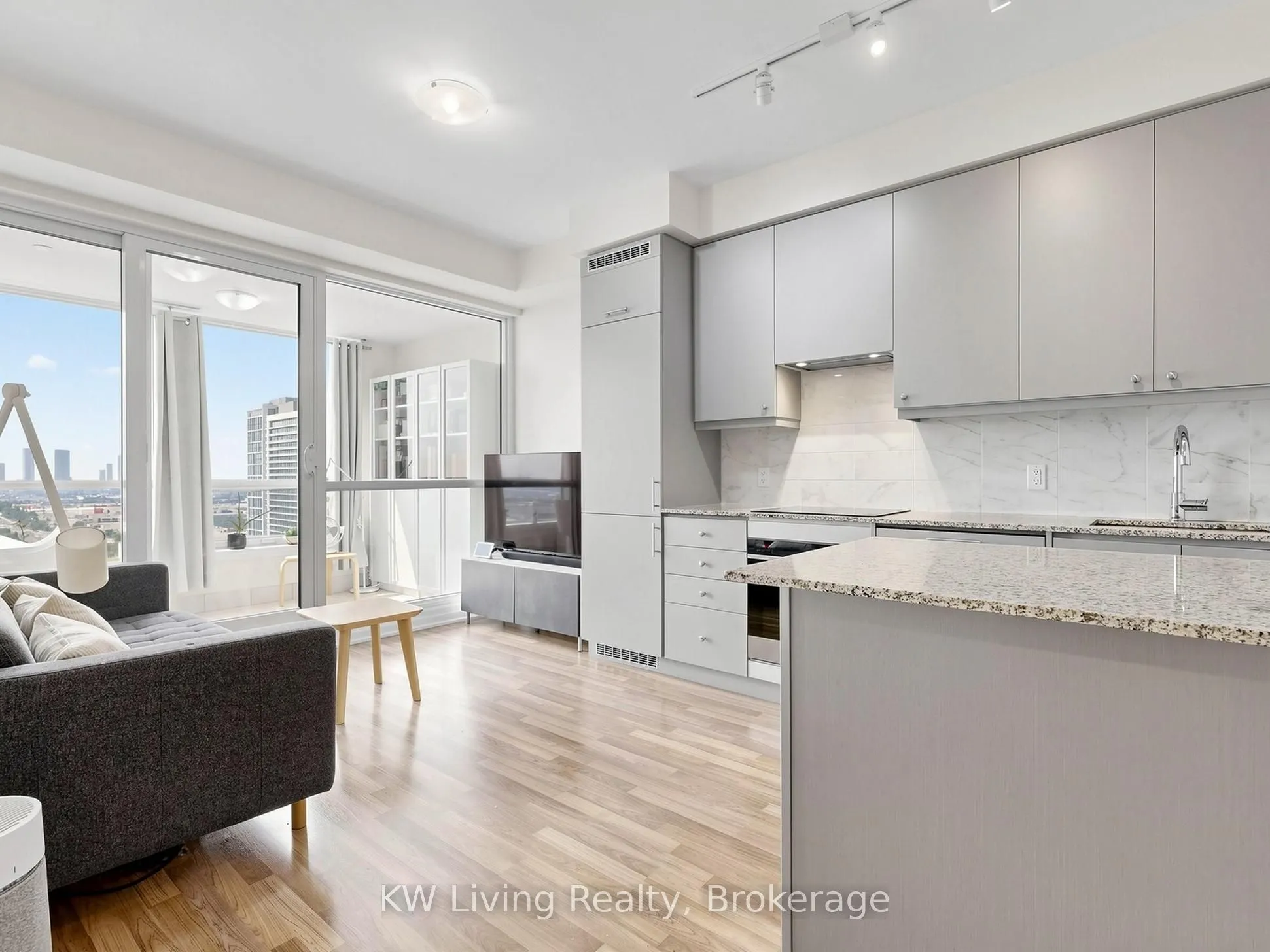 9075 Jane Street #2104