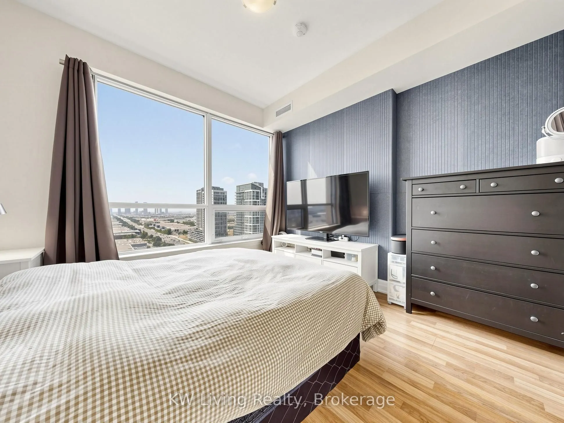 9075 Jane Street #2104