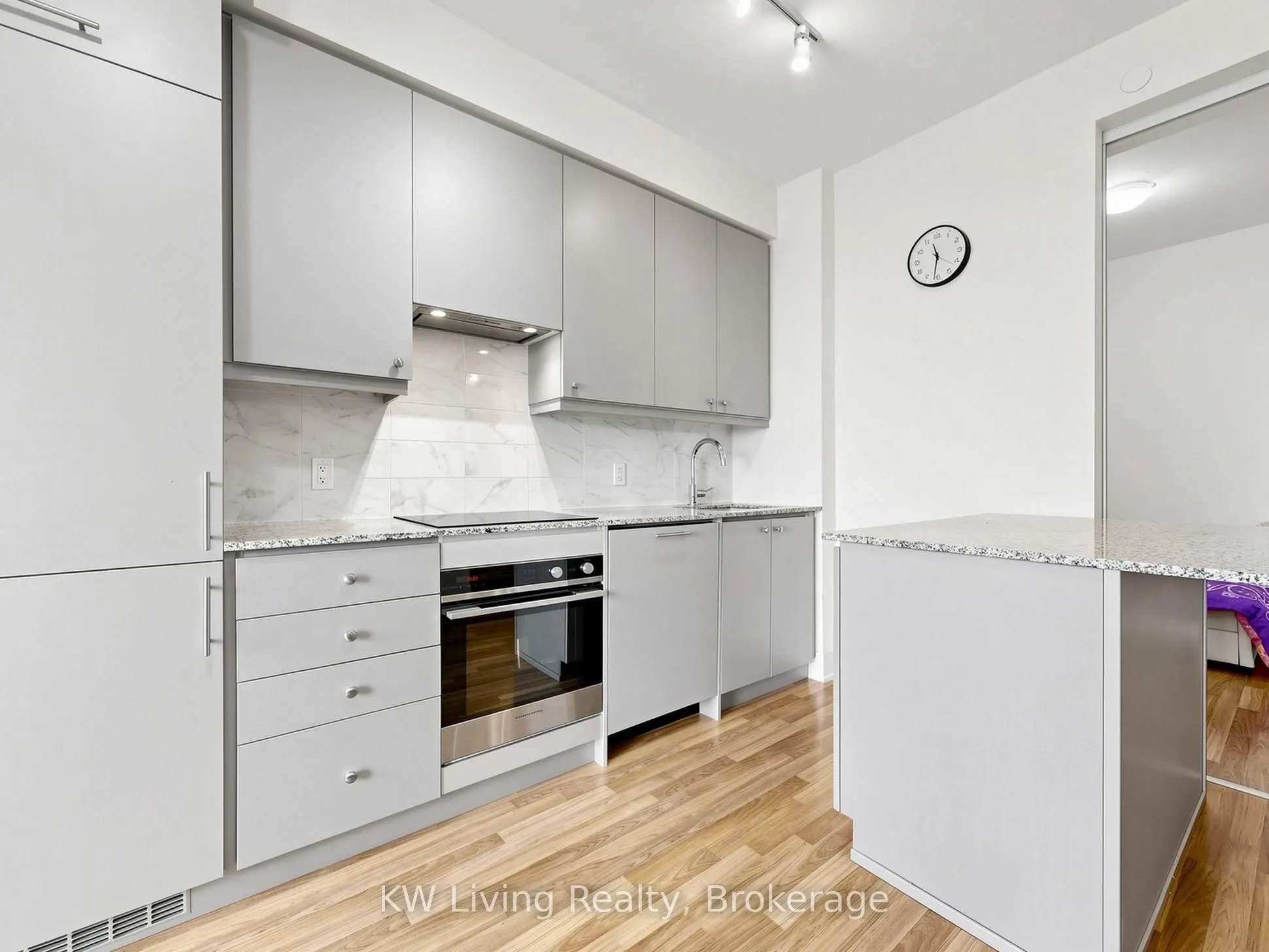 9075 Jane Street #2104