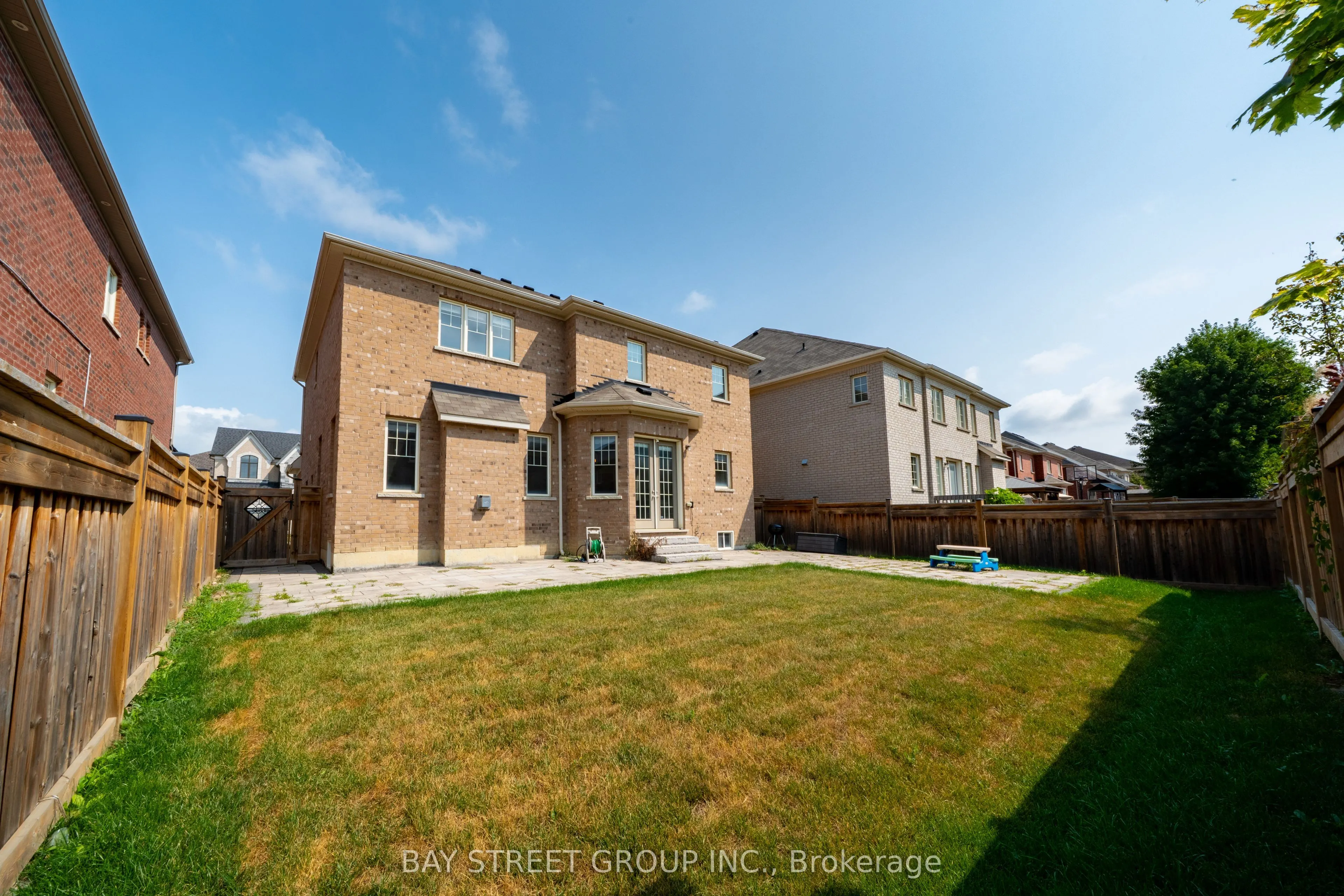 31 Woodgate Pines Drive