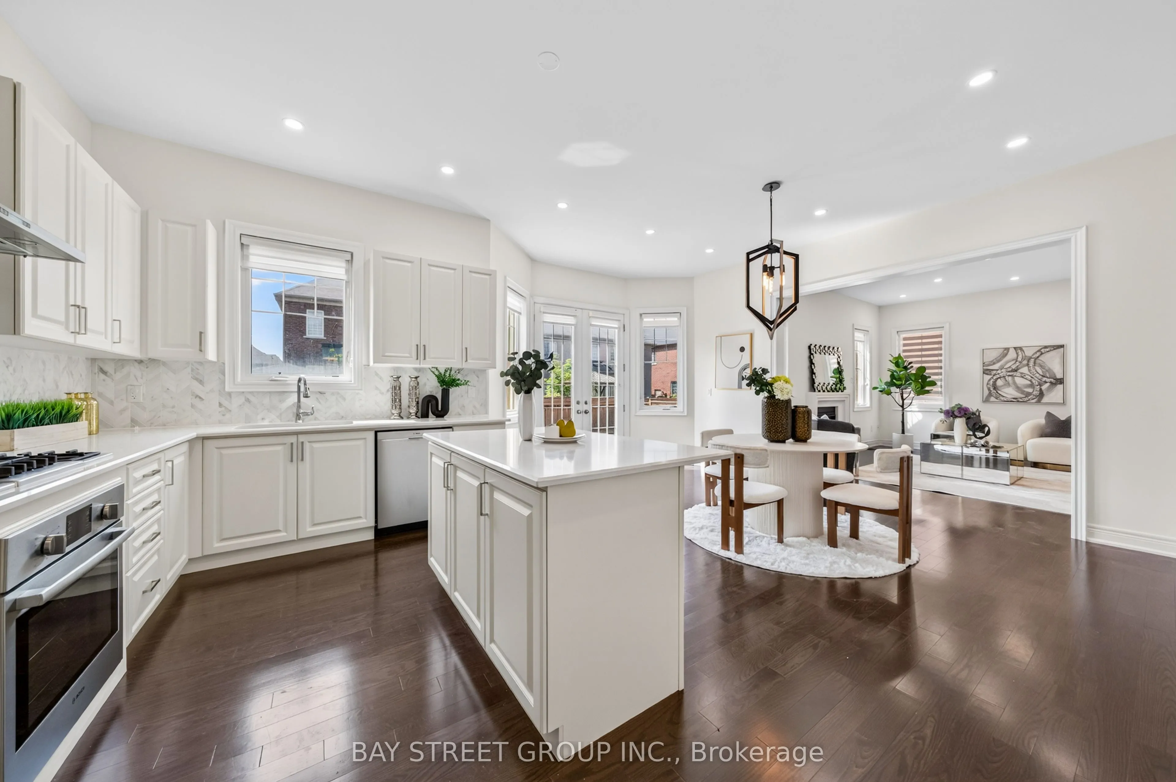 31 Woodgate Pines Drive