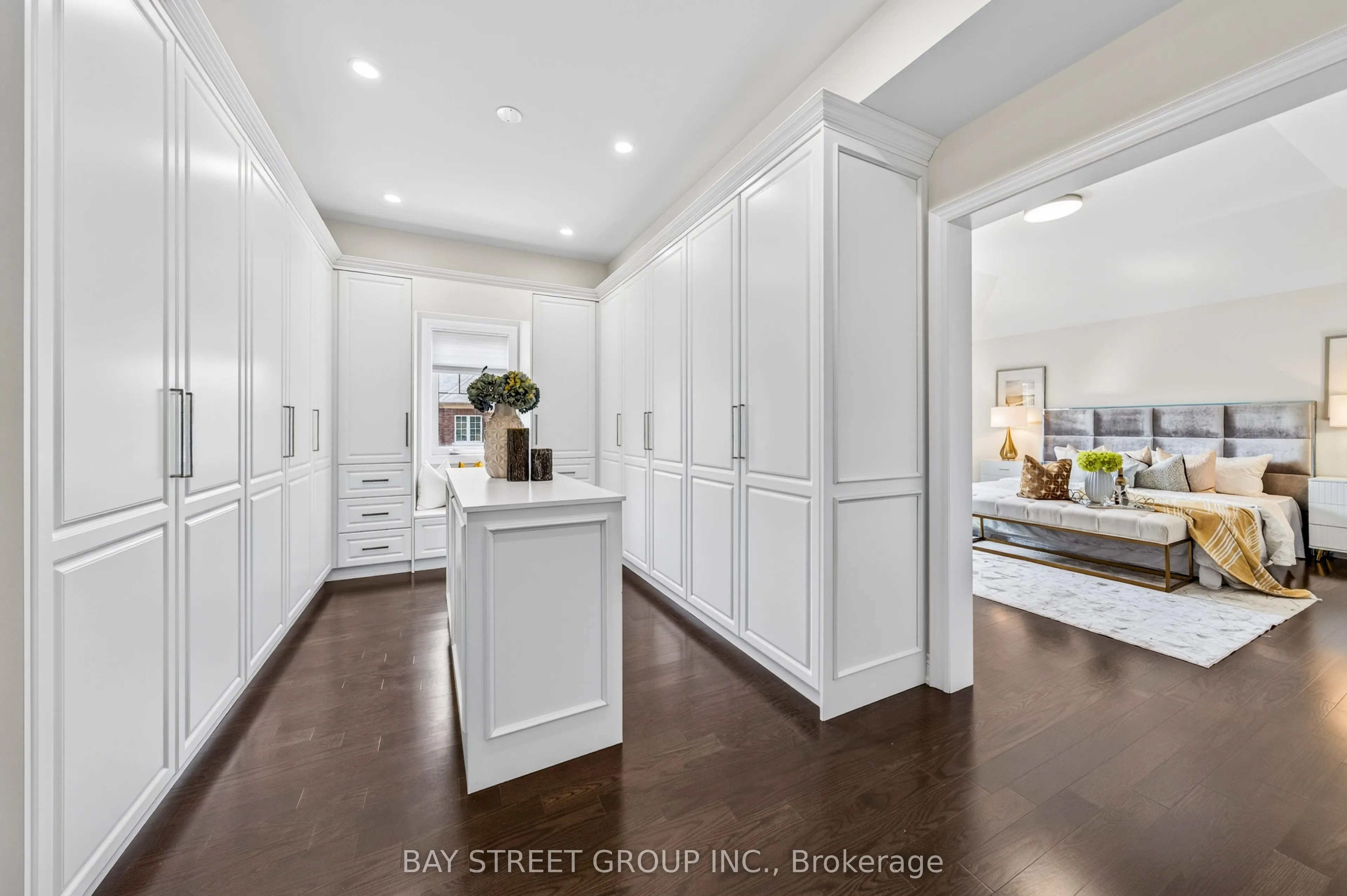 31 Woodgate Pines Drive