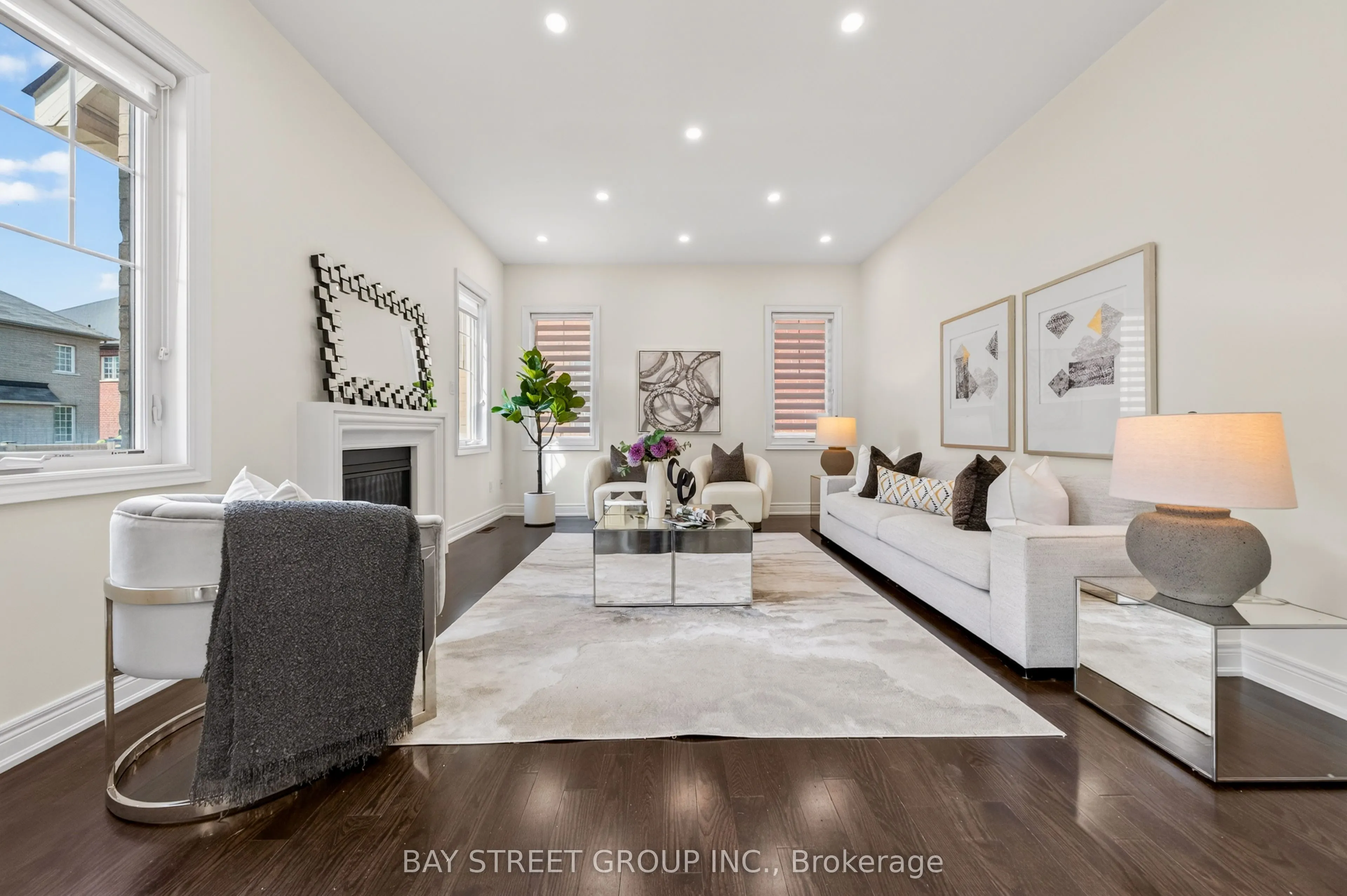31 Woodgate Pines Drive