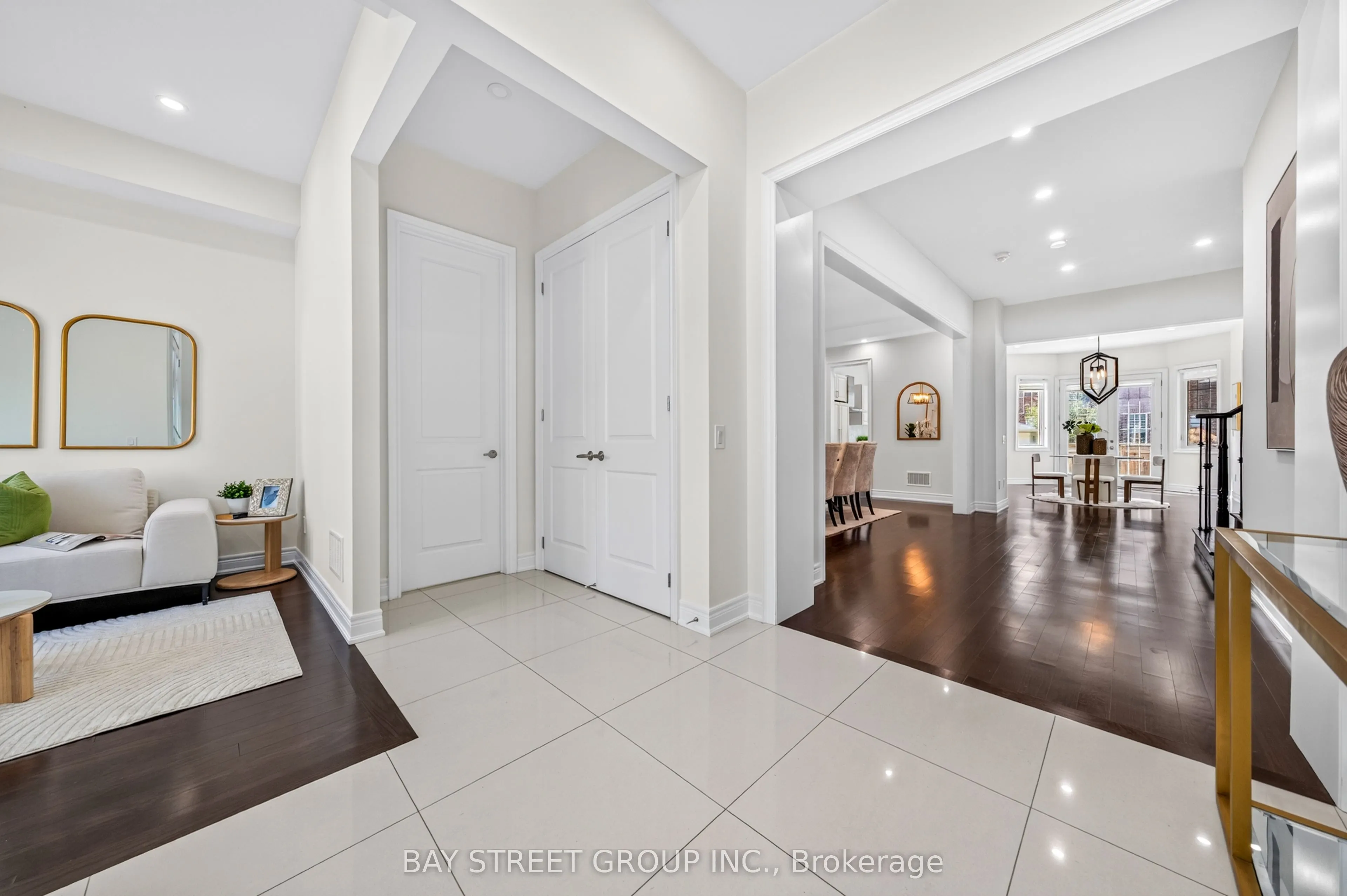 31 Woodgate Pines Drive