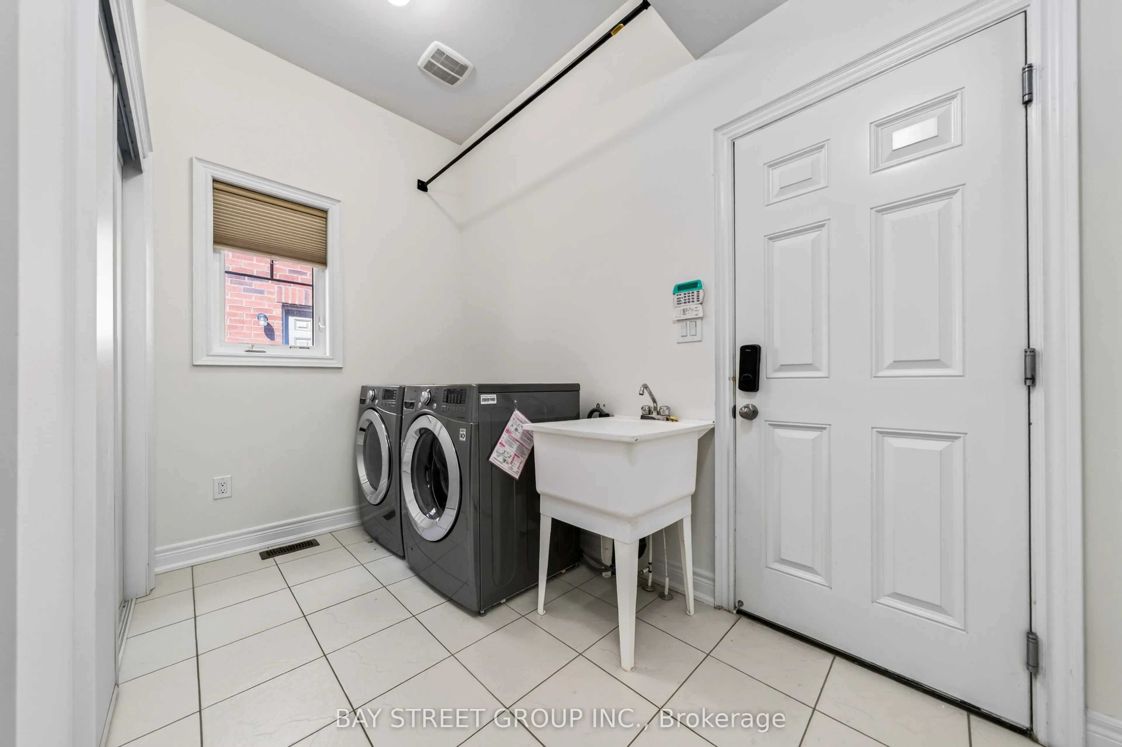 31 Woodgate Pines Drive
