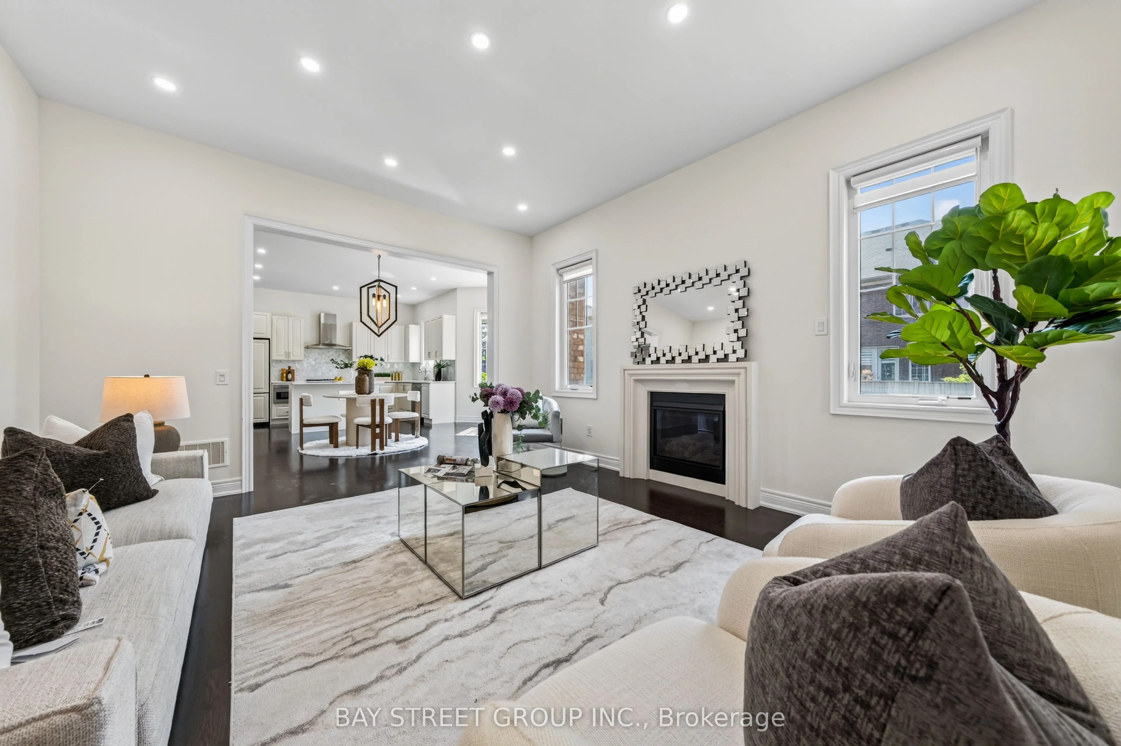 31 Woodgate Pines Drive