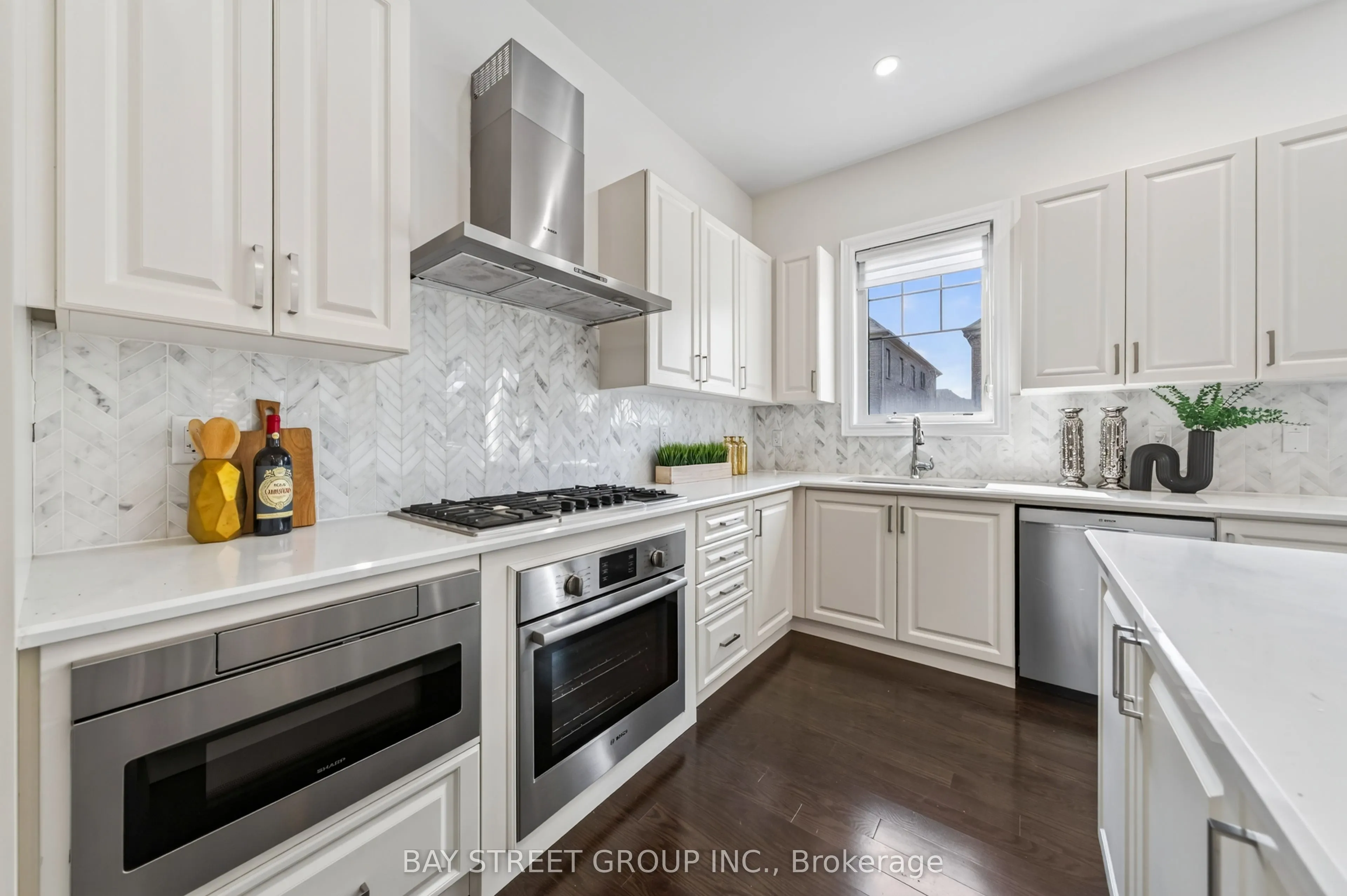 31 Woodgate Pines Drive