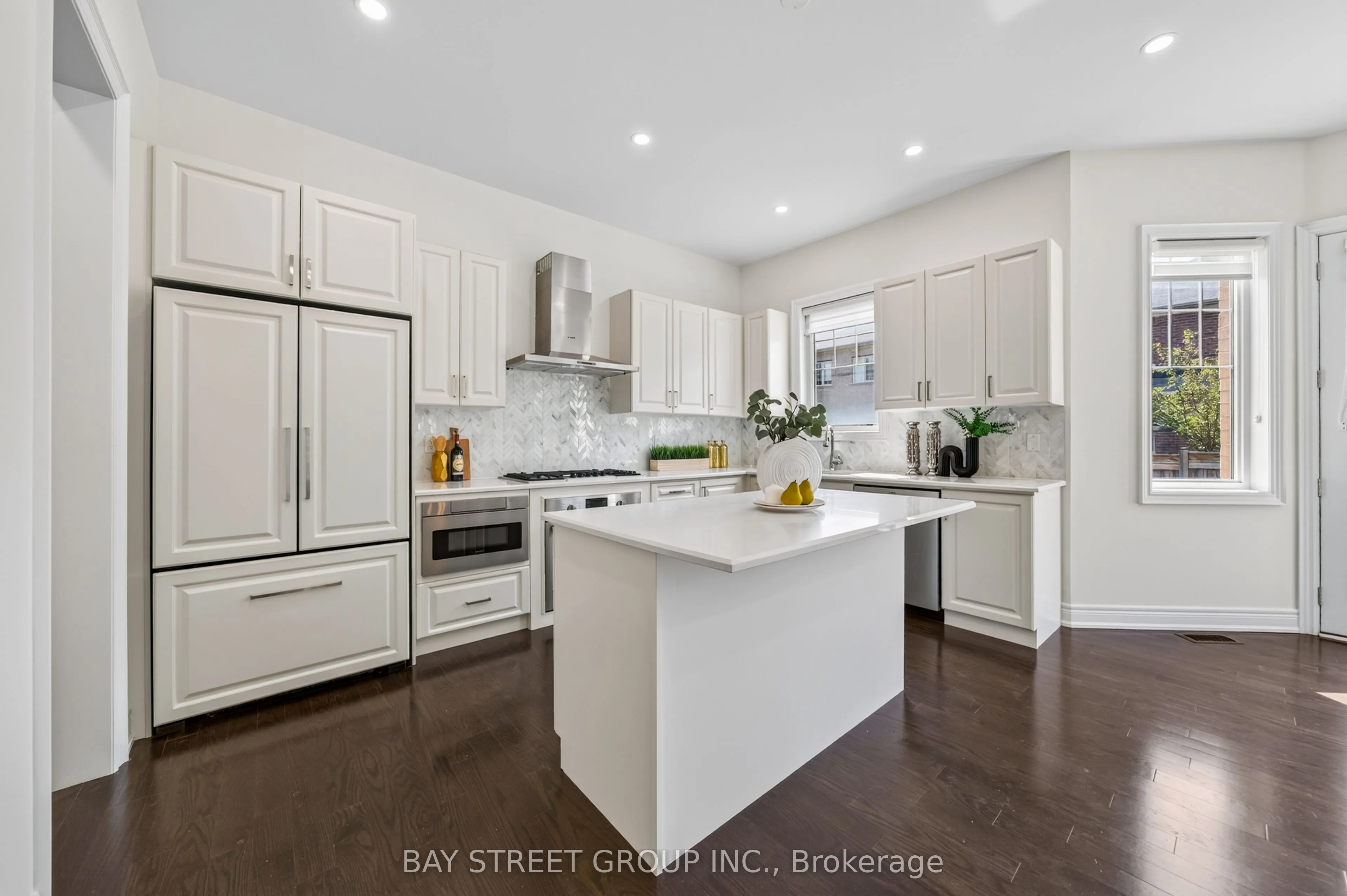 31 Woodgate Pines Drive