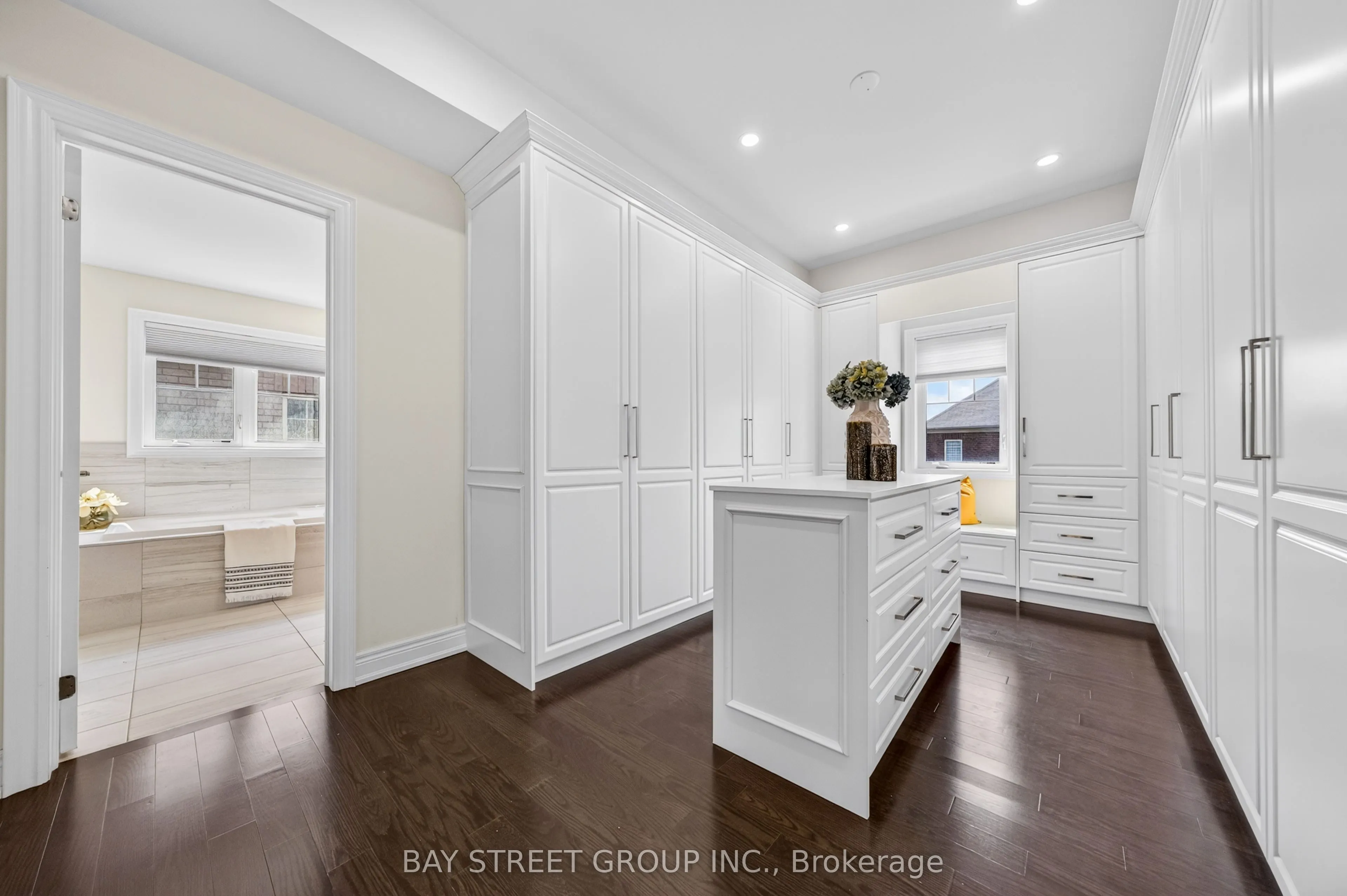 31 Woodgate Pines Drive