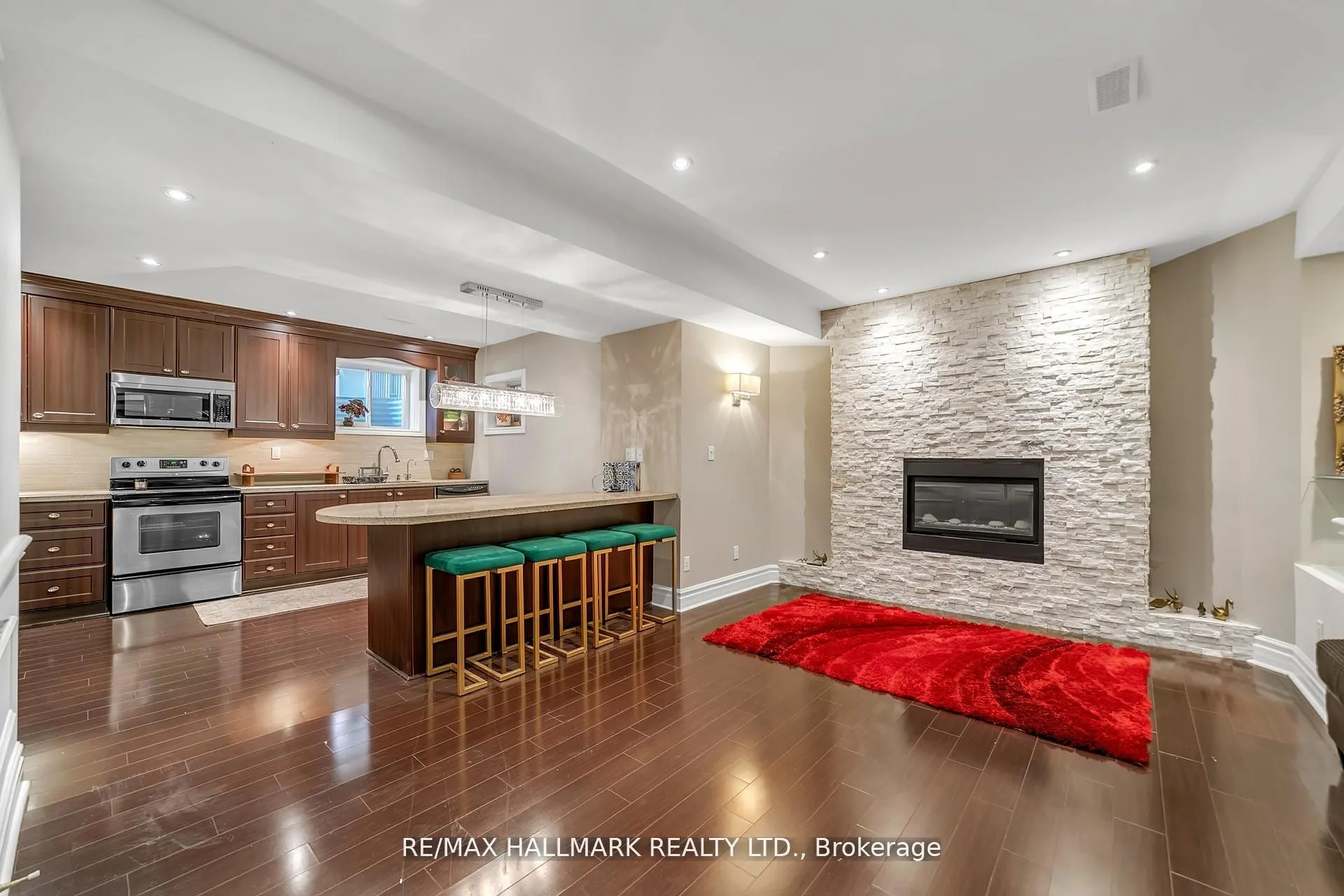 384 Kennedy Street W