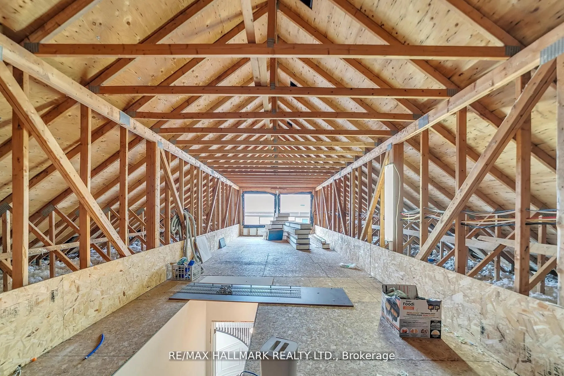 384 Kennedy Street W