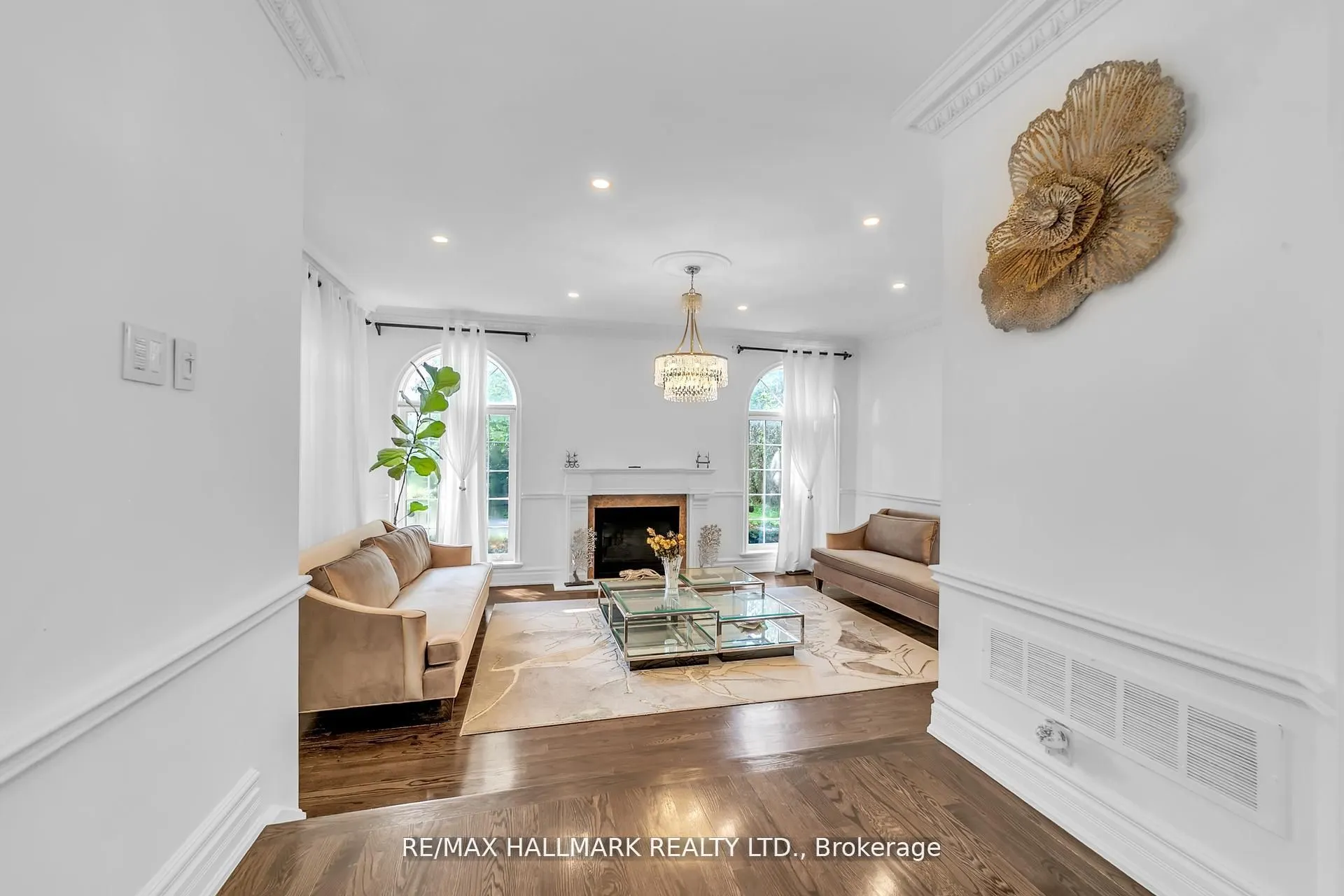 384 Kennedy Street W