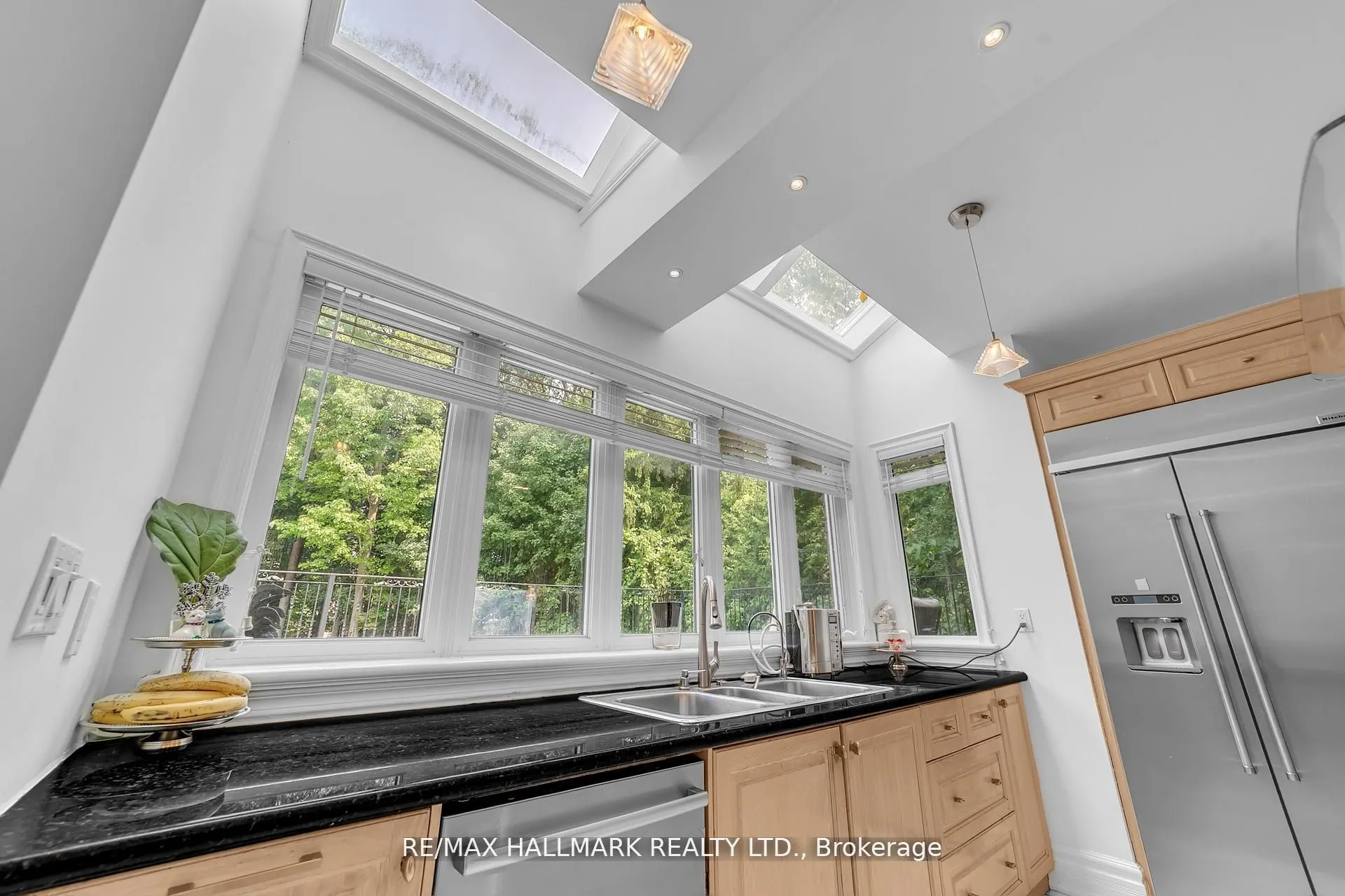 384 Kennedy Street W
