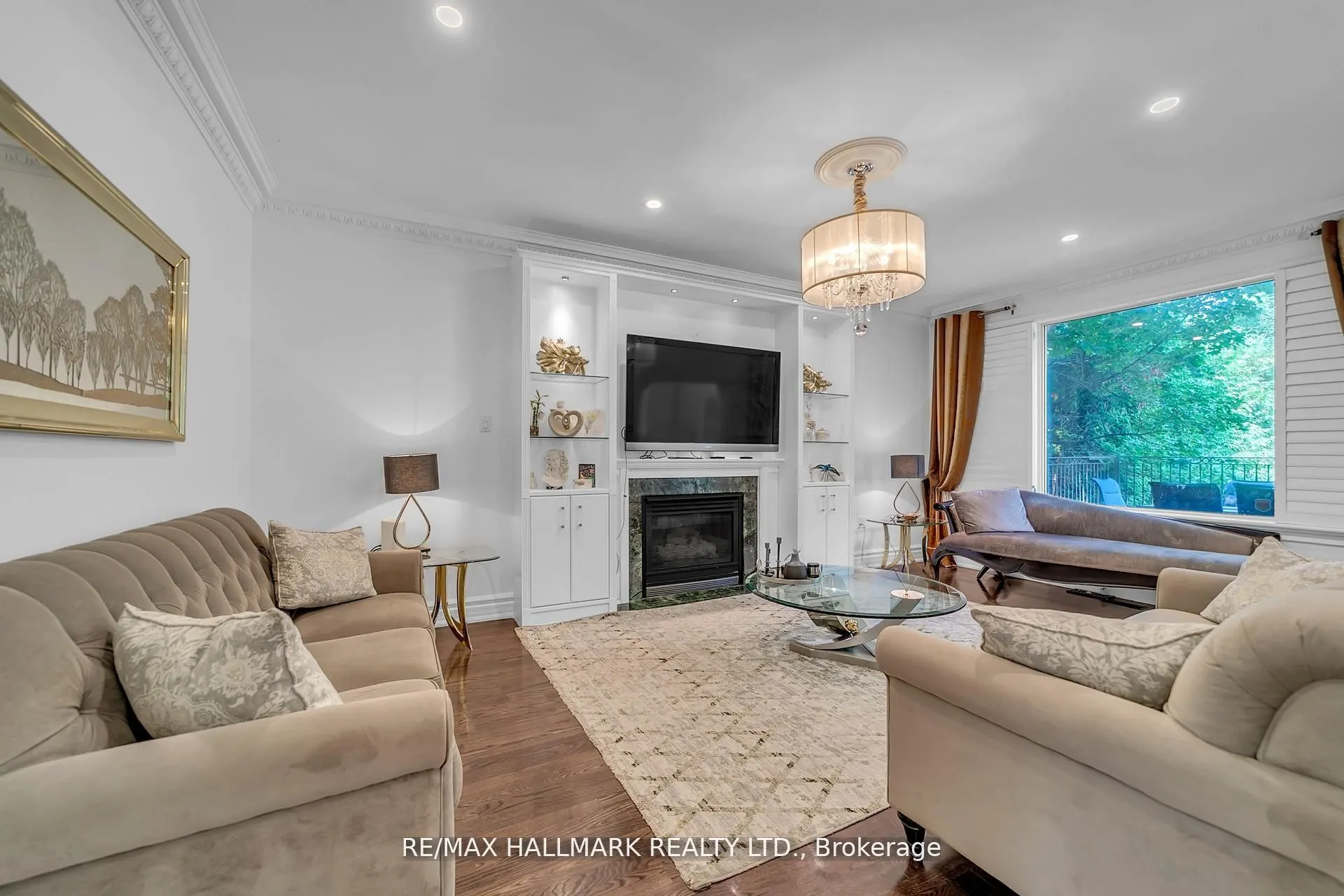 384 Kennedy Street W