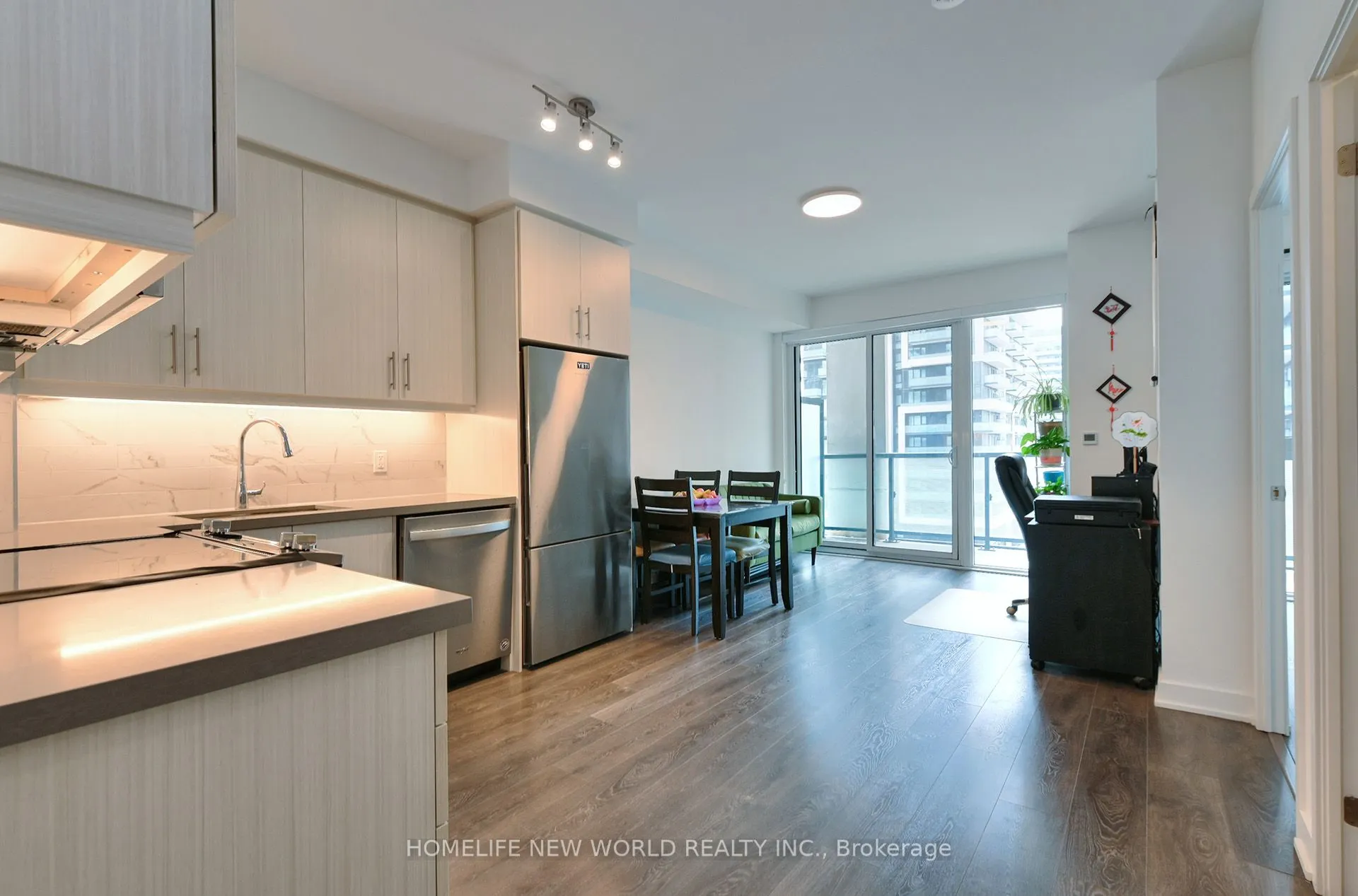 85 Oneida Crescent #811