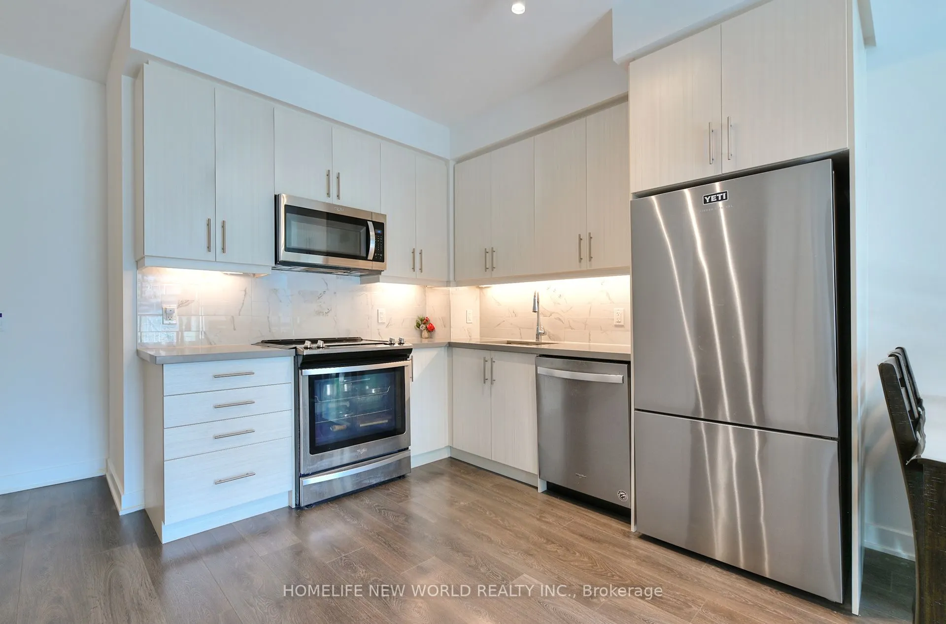 85 Oneida Crescent #811