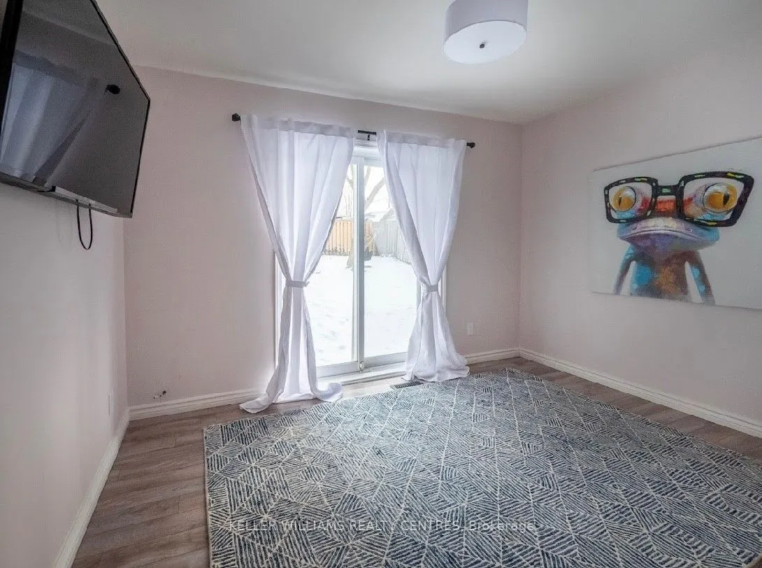 807 Greenfield Crescent #Upper