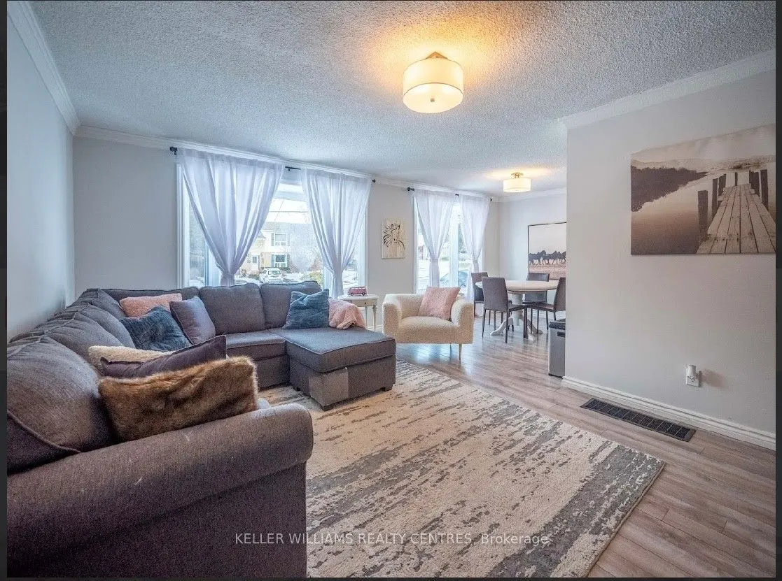 807 Greenfield Crescent #Upper