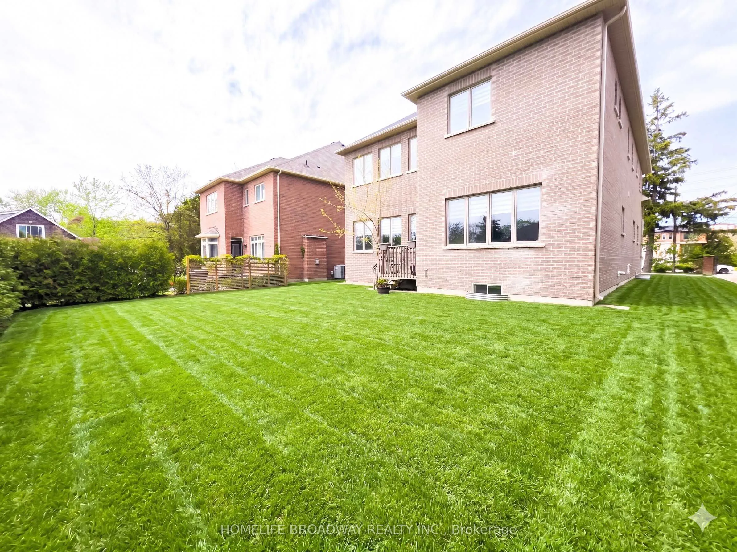 525 Elgin Mills Road W