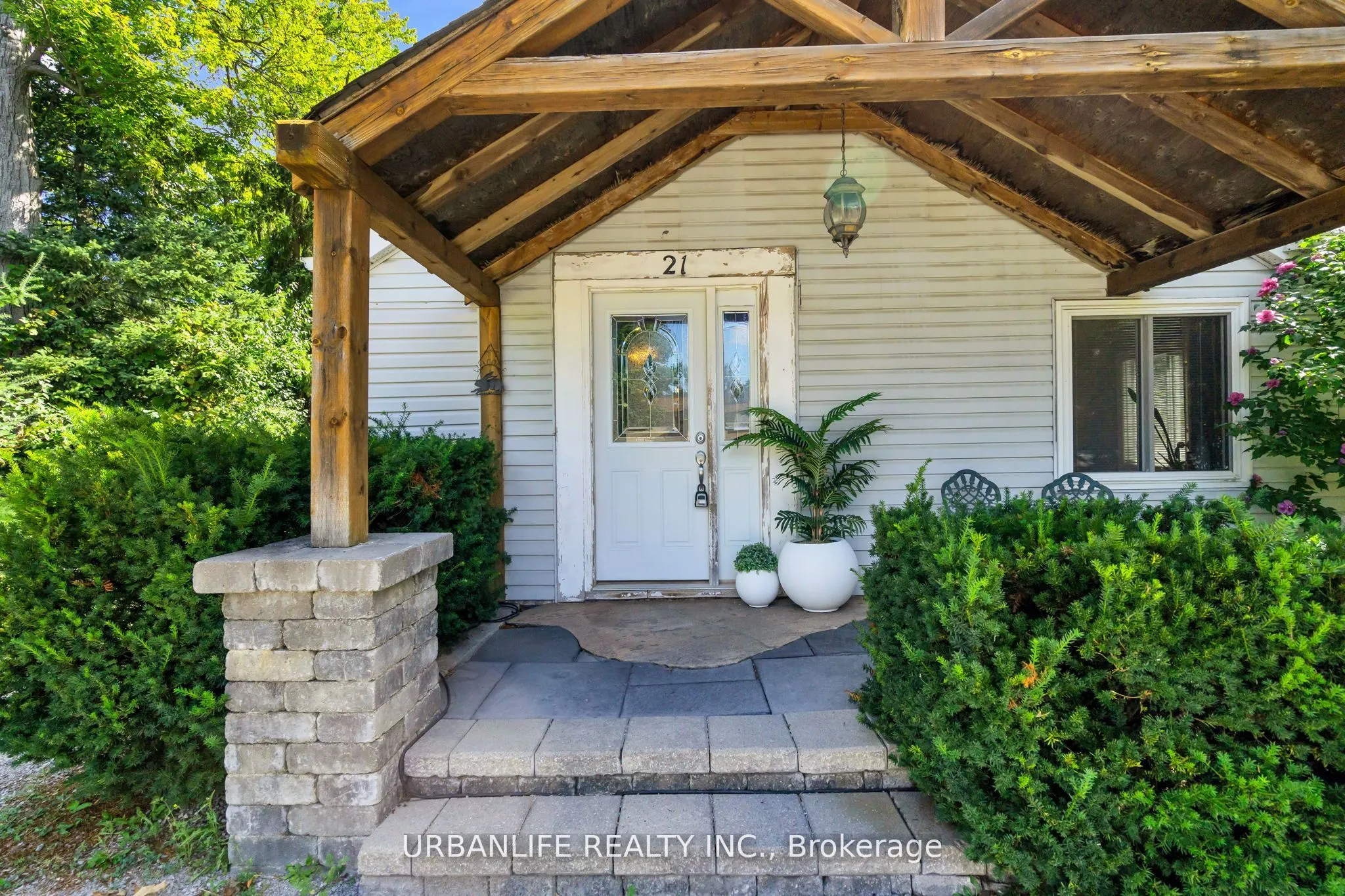 21 Oak Avenue