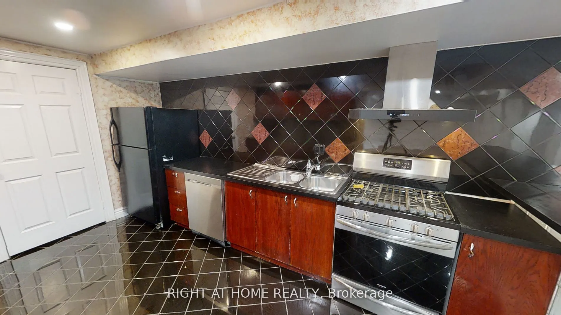 31 NORTHGATE Crescent E