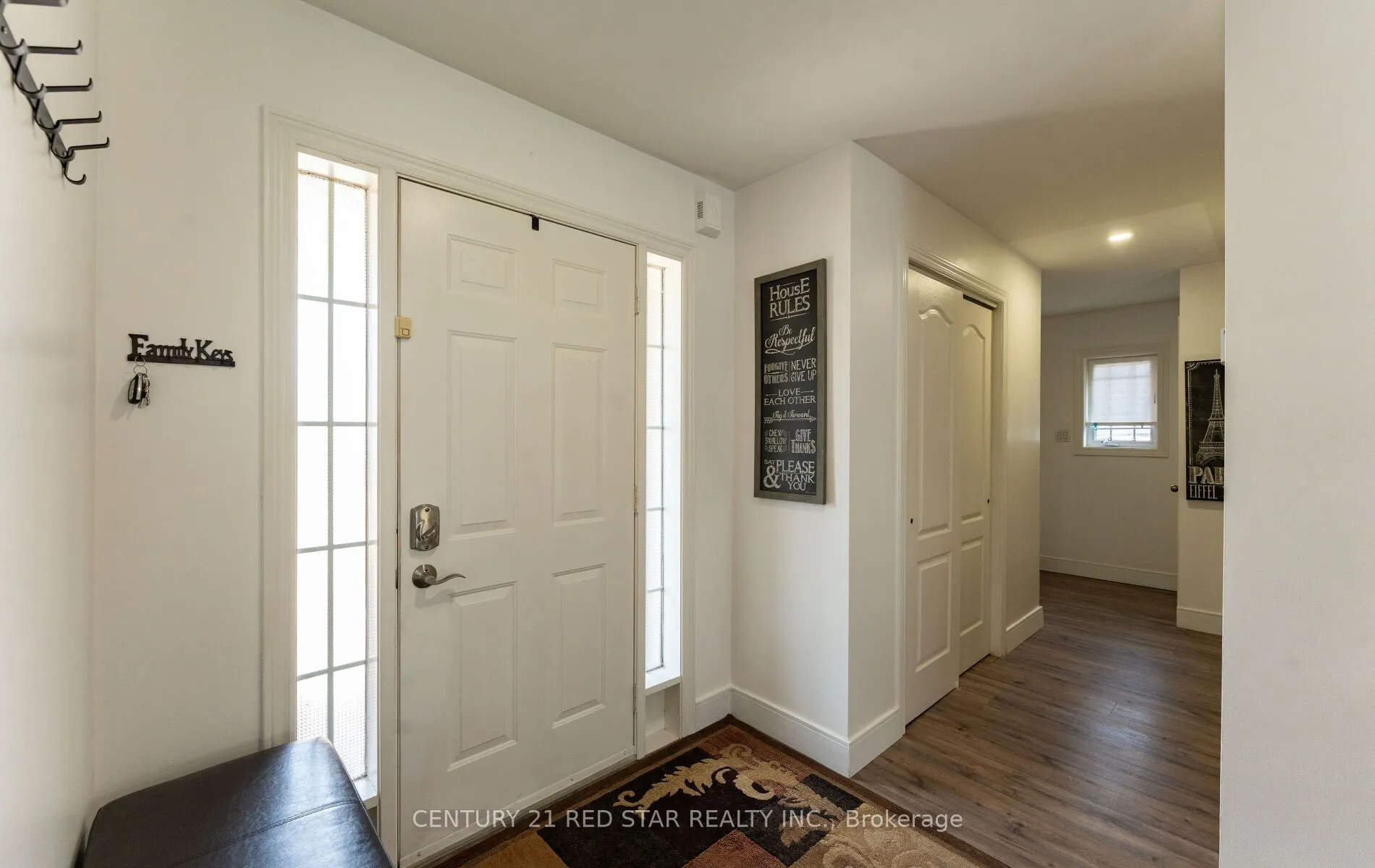 54 Moore Avenue E