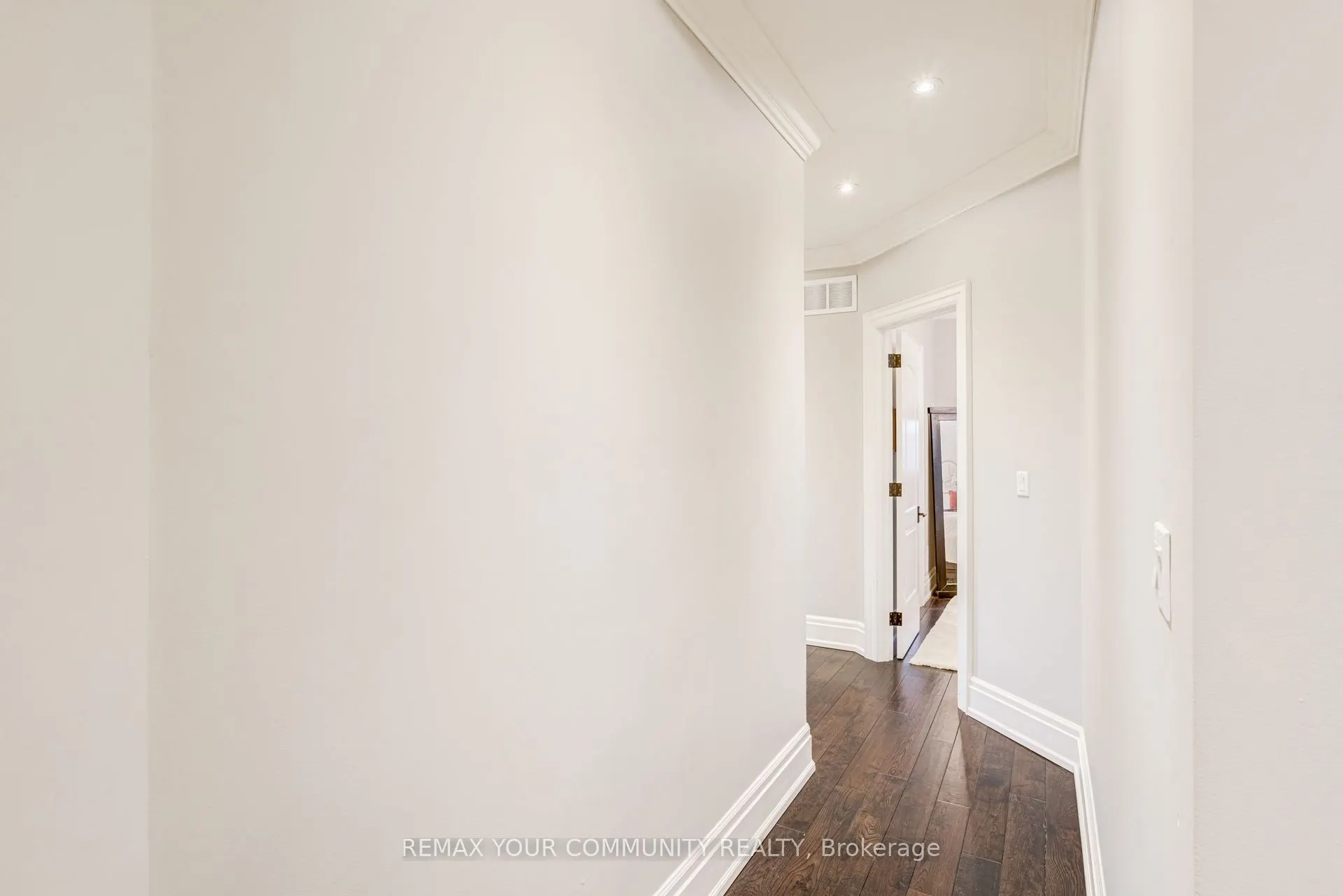 20111 Bathurst Street E