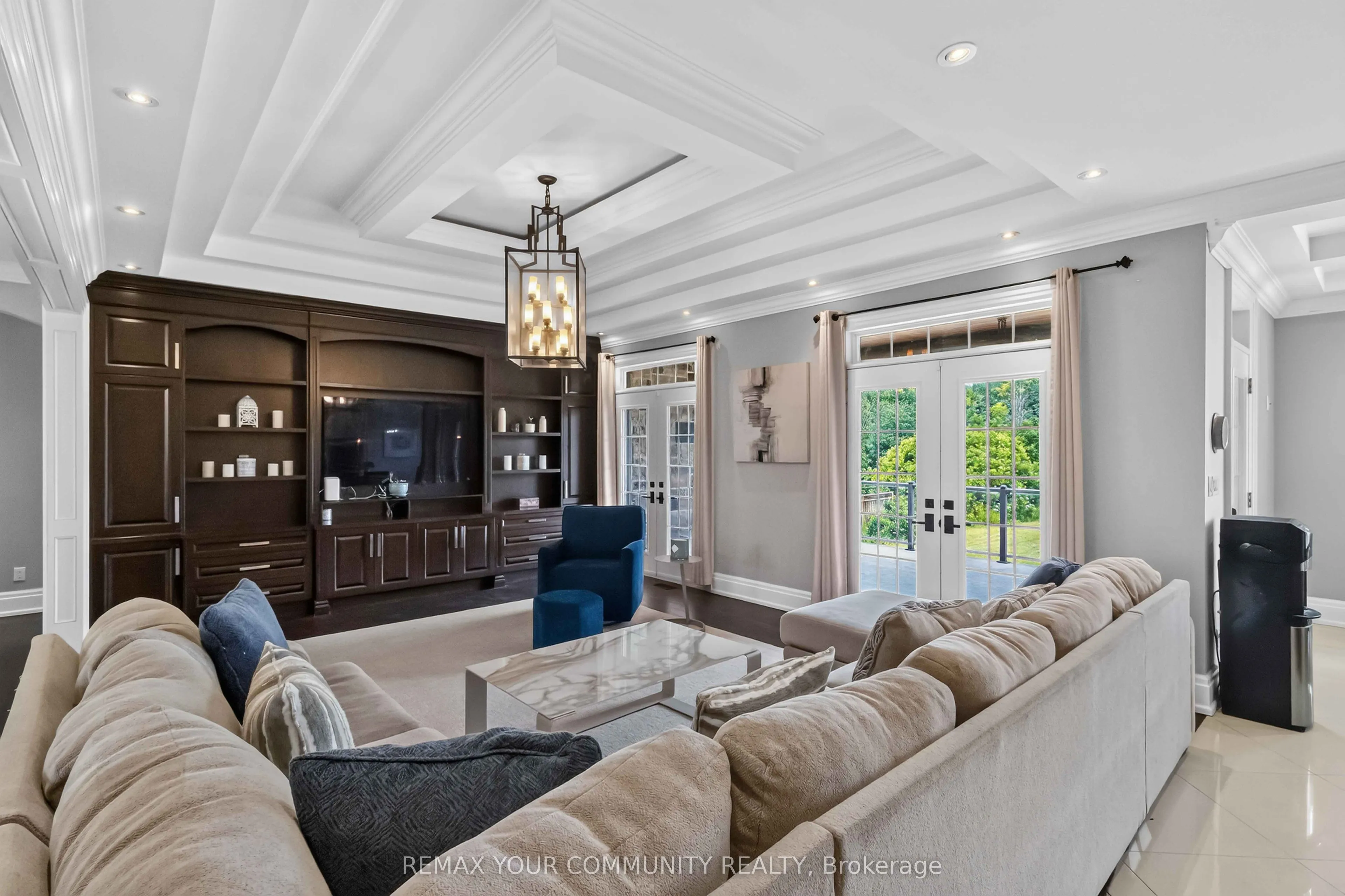 20111 Bathurst Street E