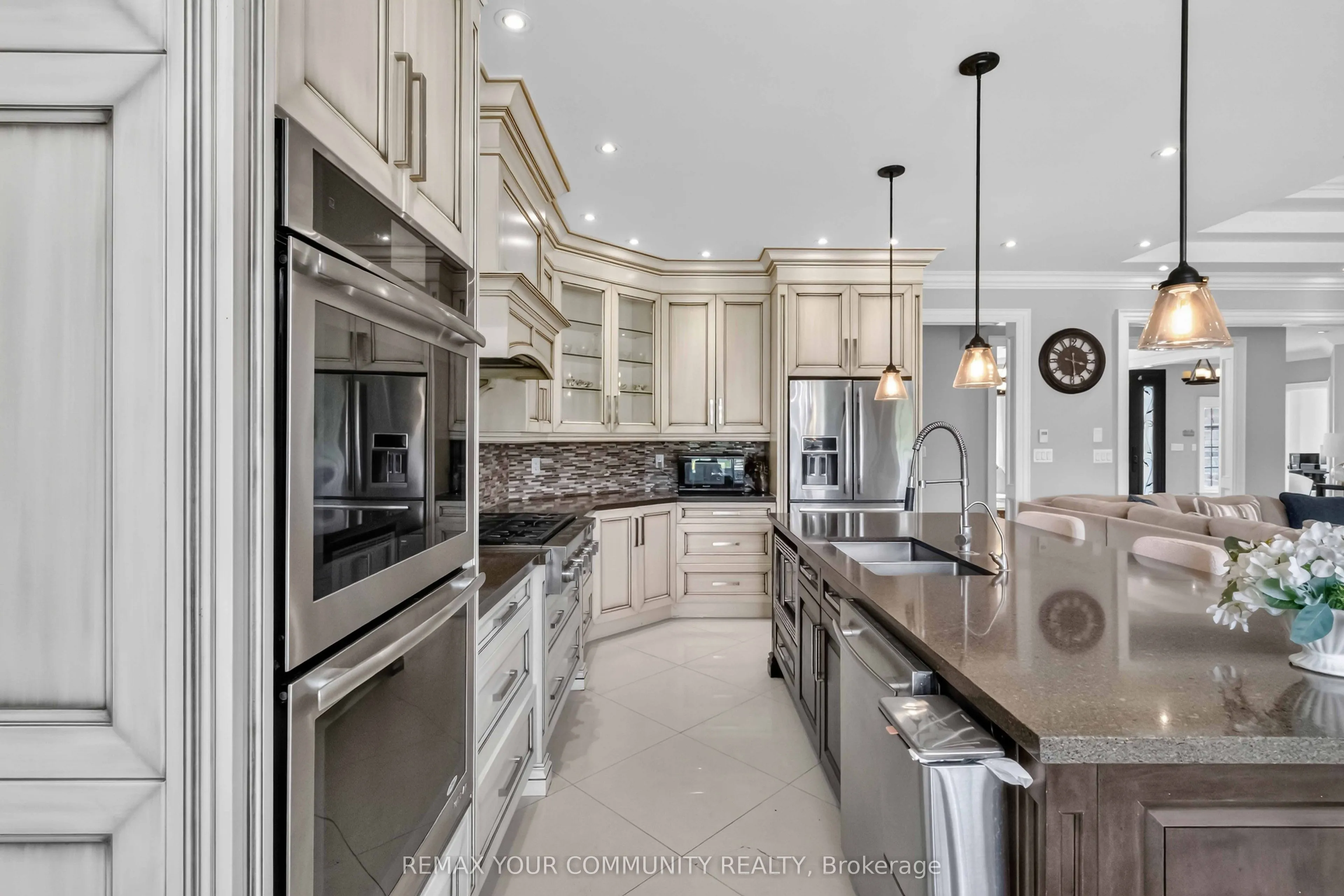 20111 Bathurst Street E