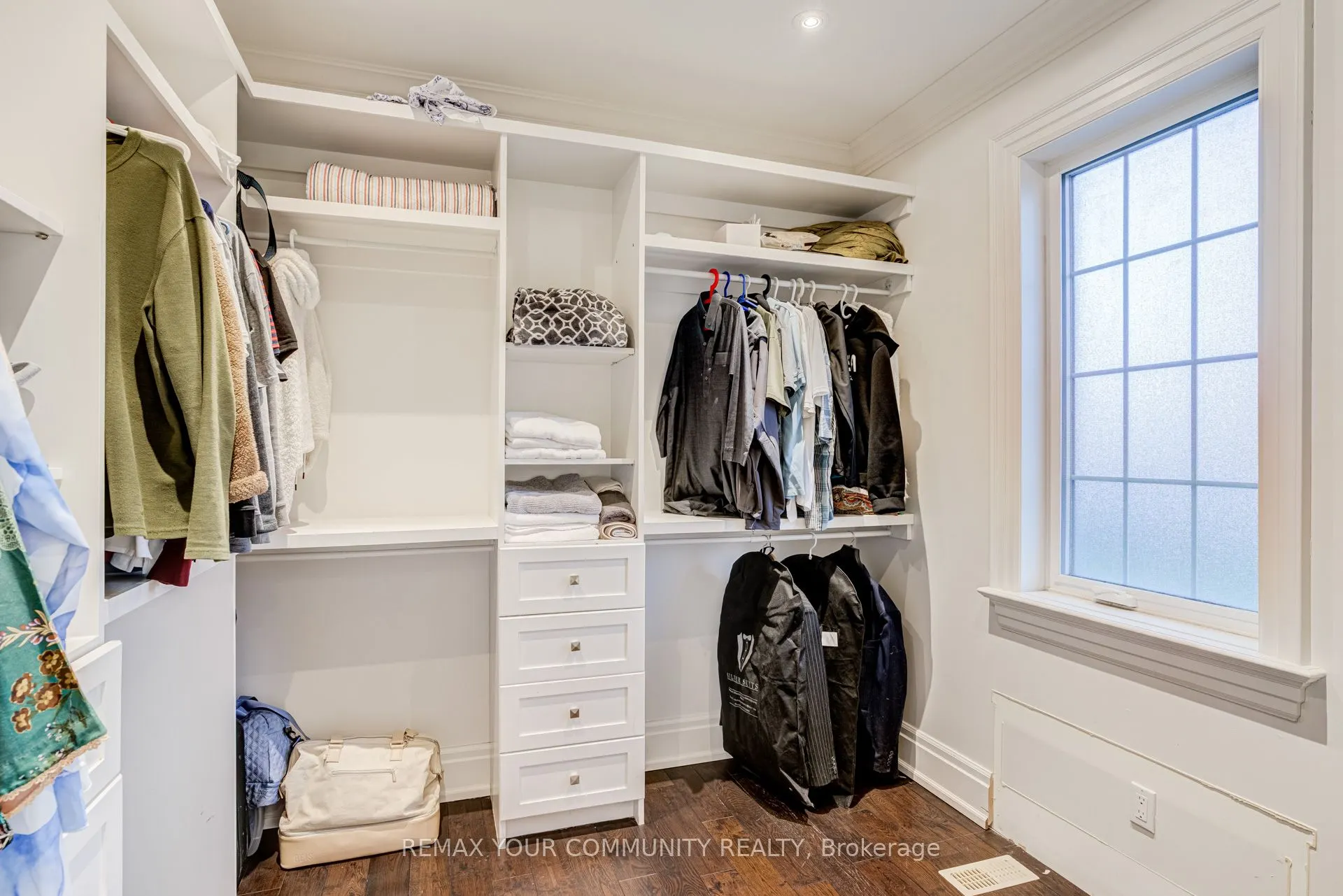 20111 Bathurst Street E
