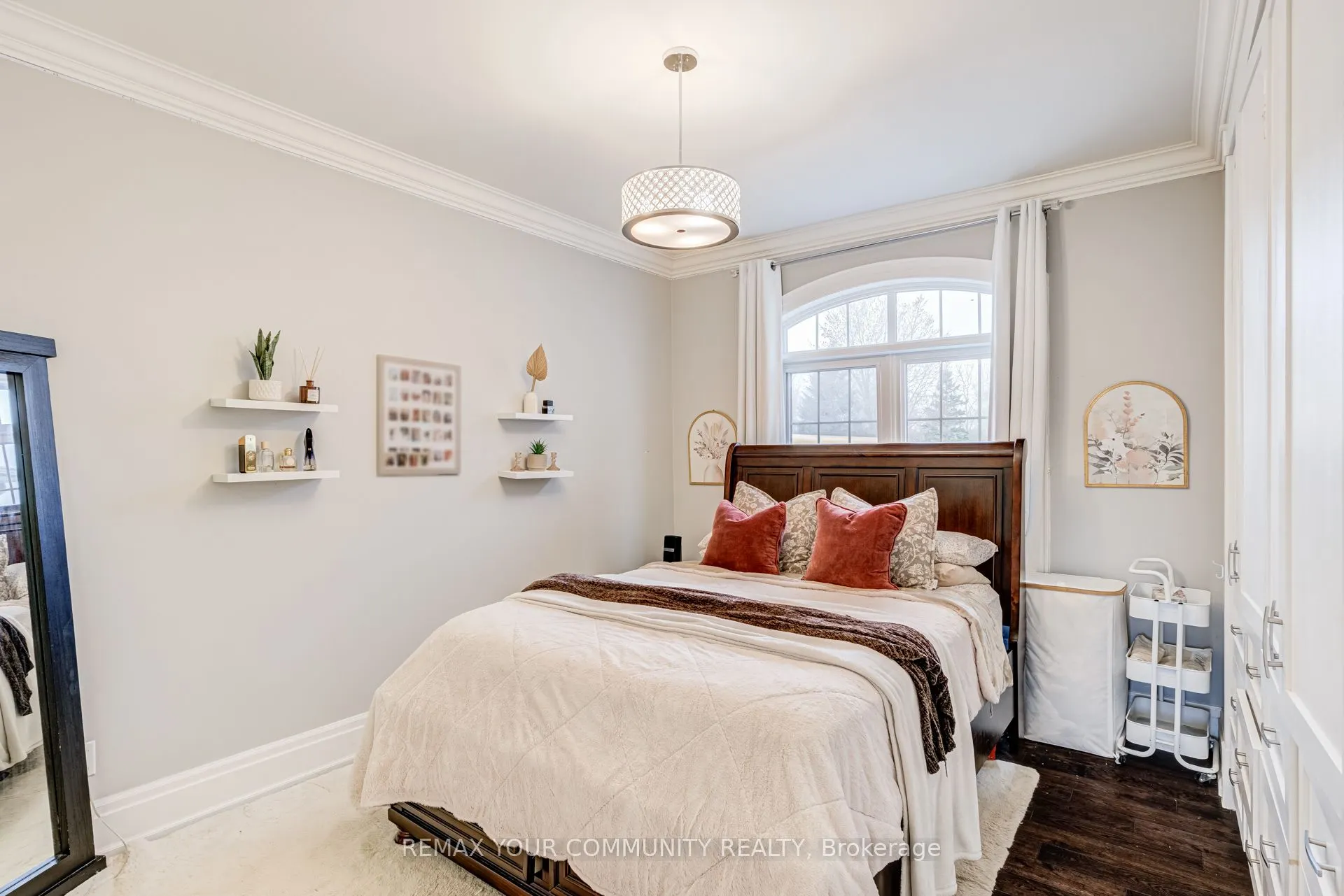 20111 Bathurst Street E