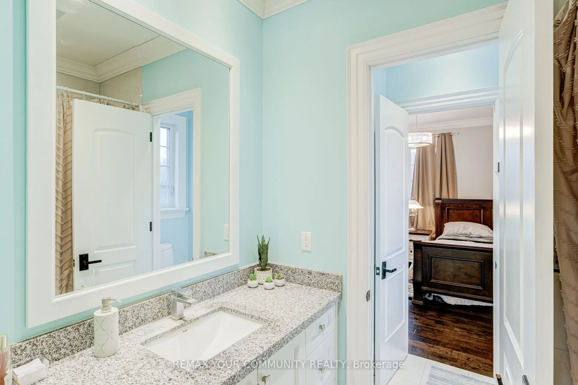 20111 Bathurst Street E