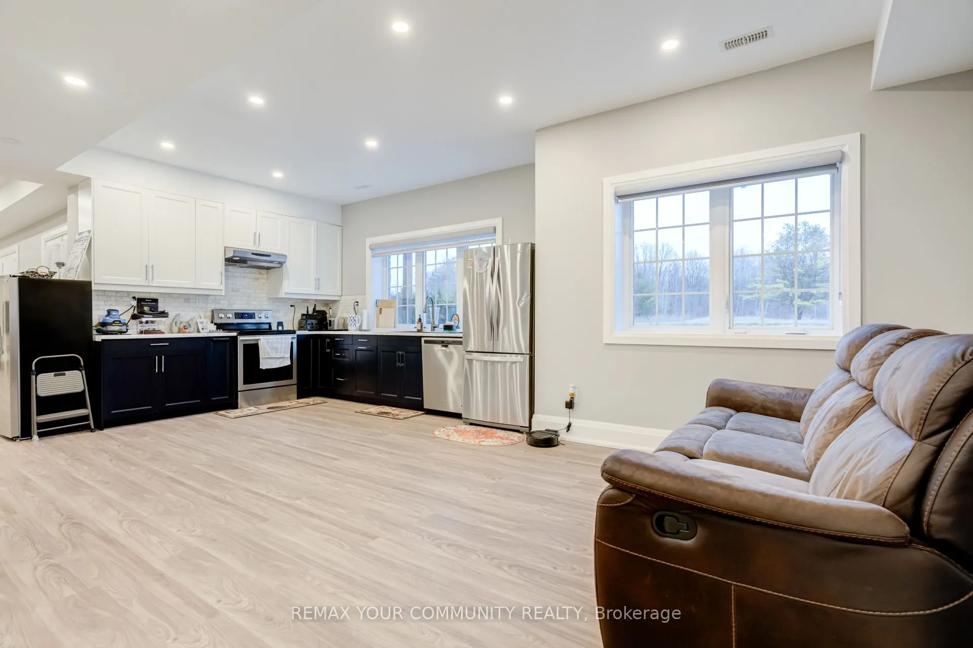 20111 Bathurst Street E