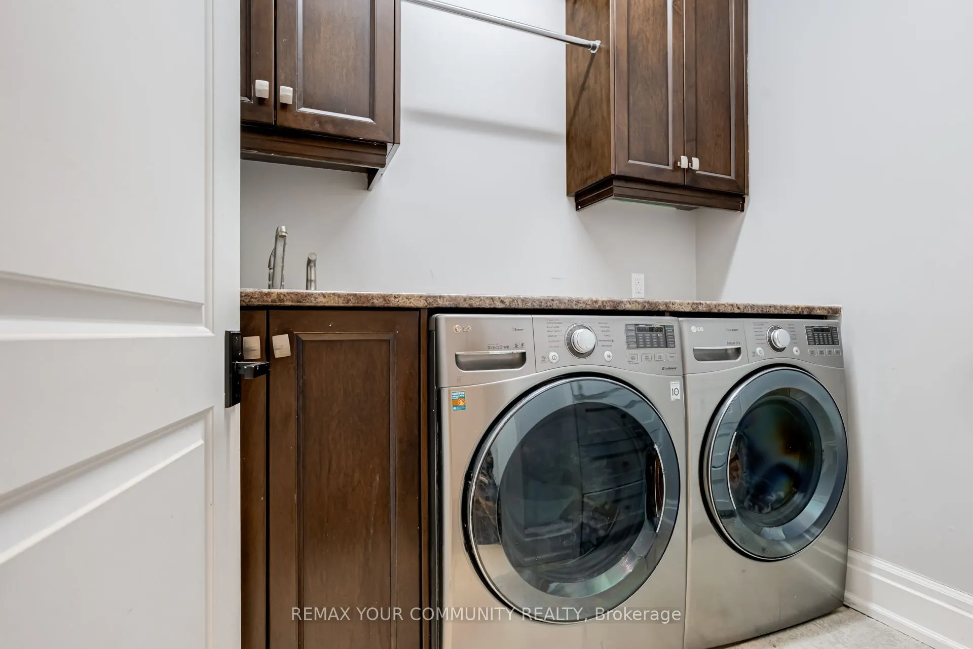 20111 Bathurst Street E
