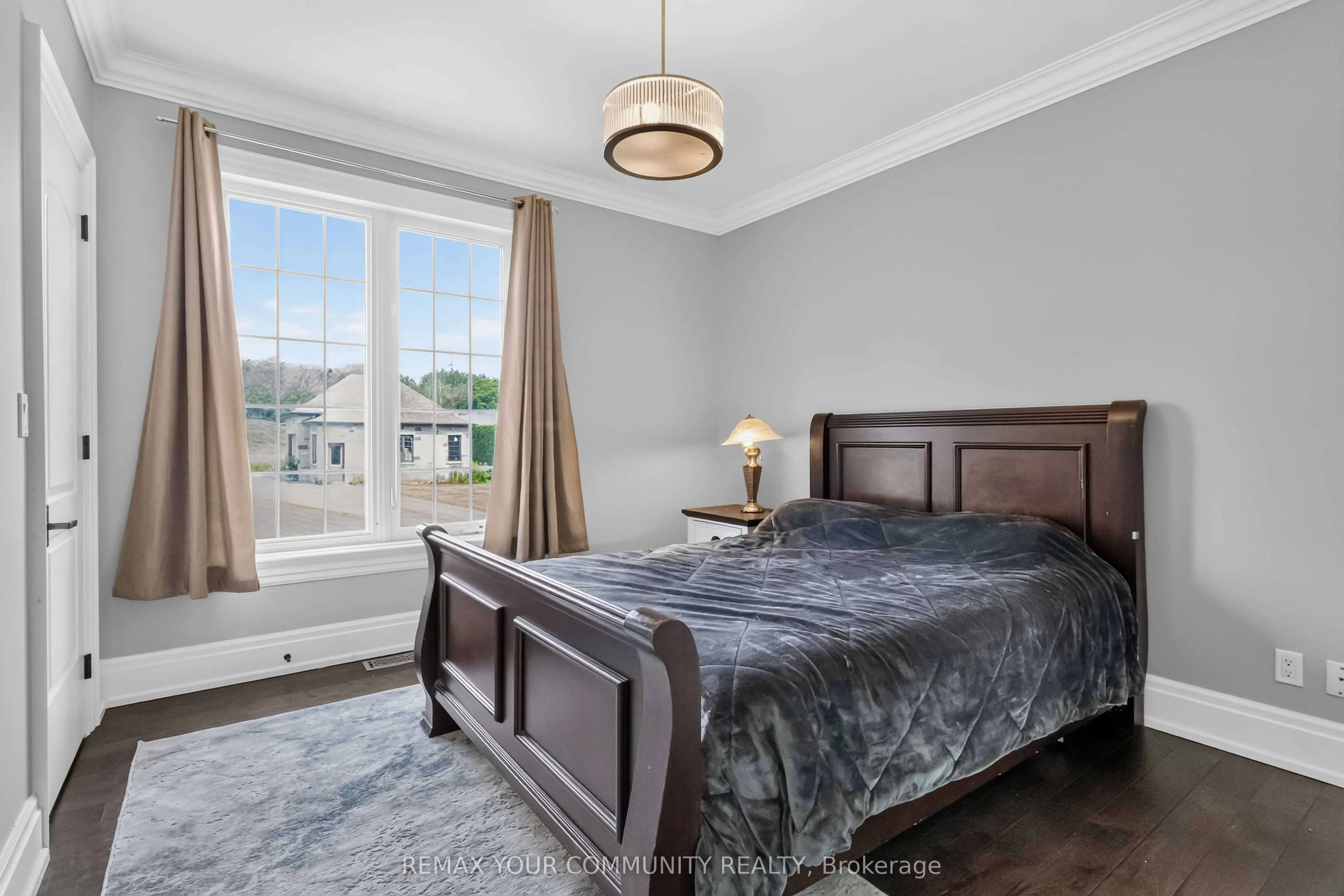 20111 Bathurst Street E