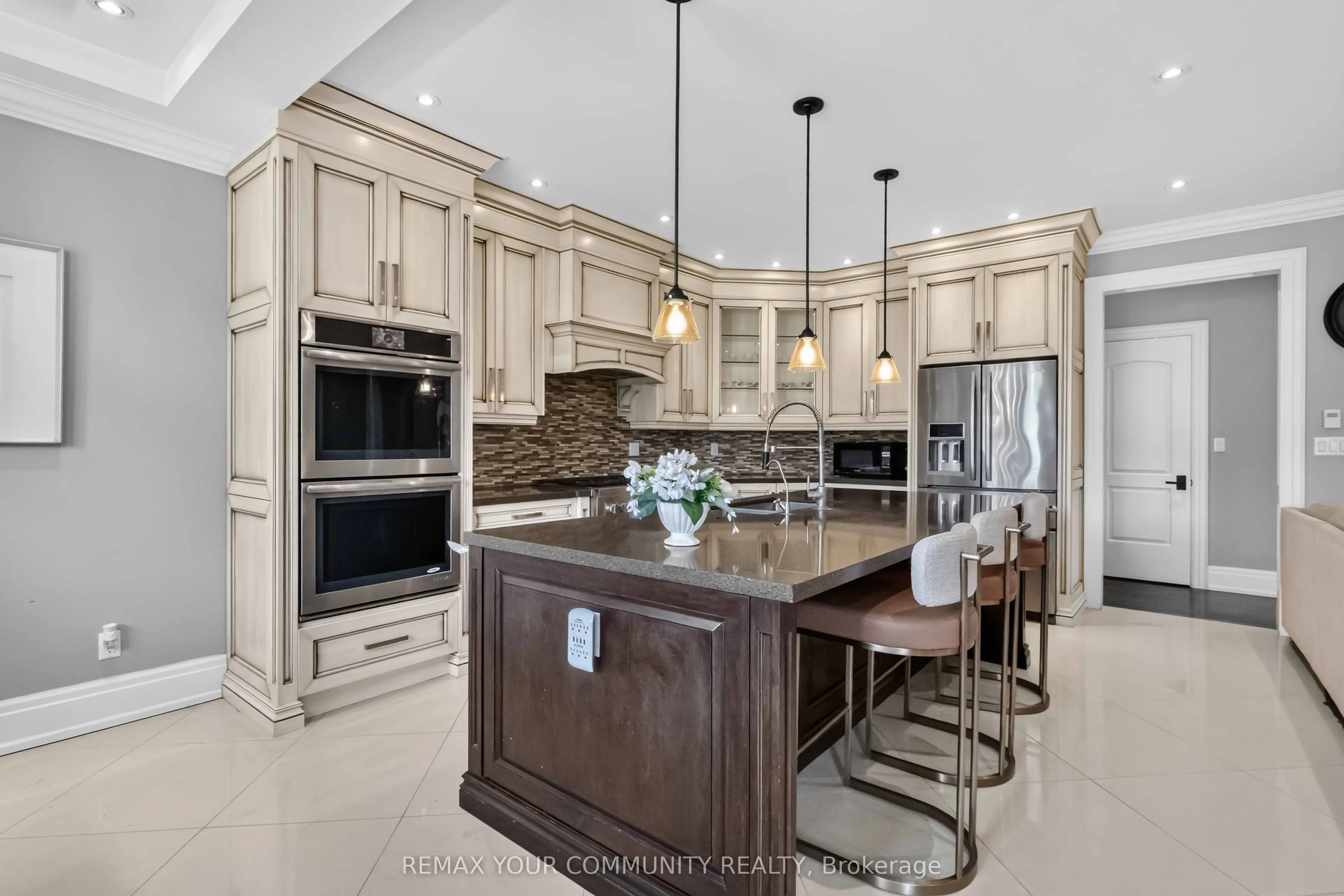 20111 Bathurst Street E