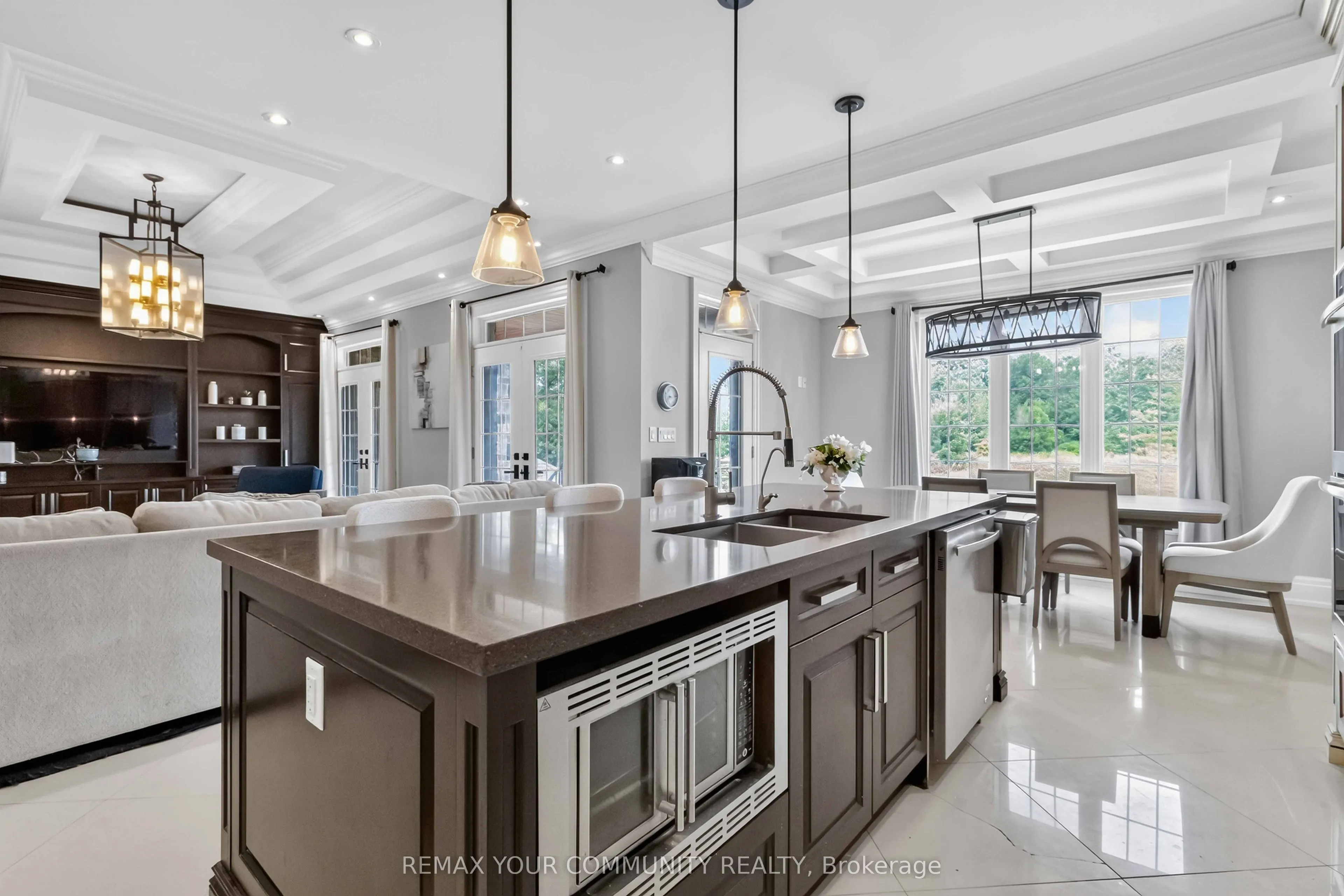 20111 Bathurst Street E