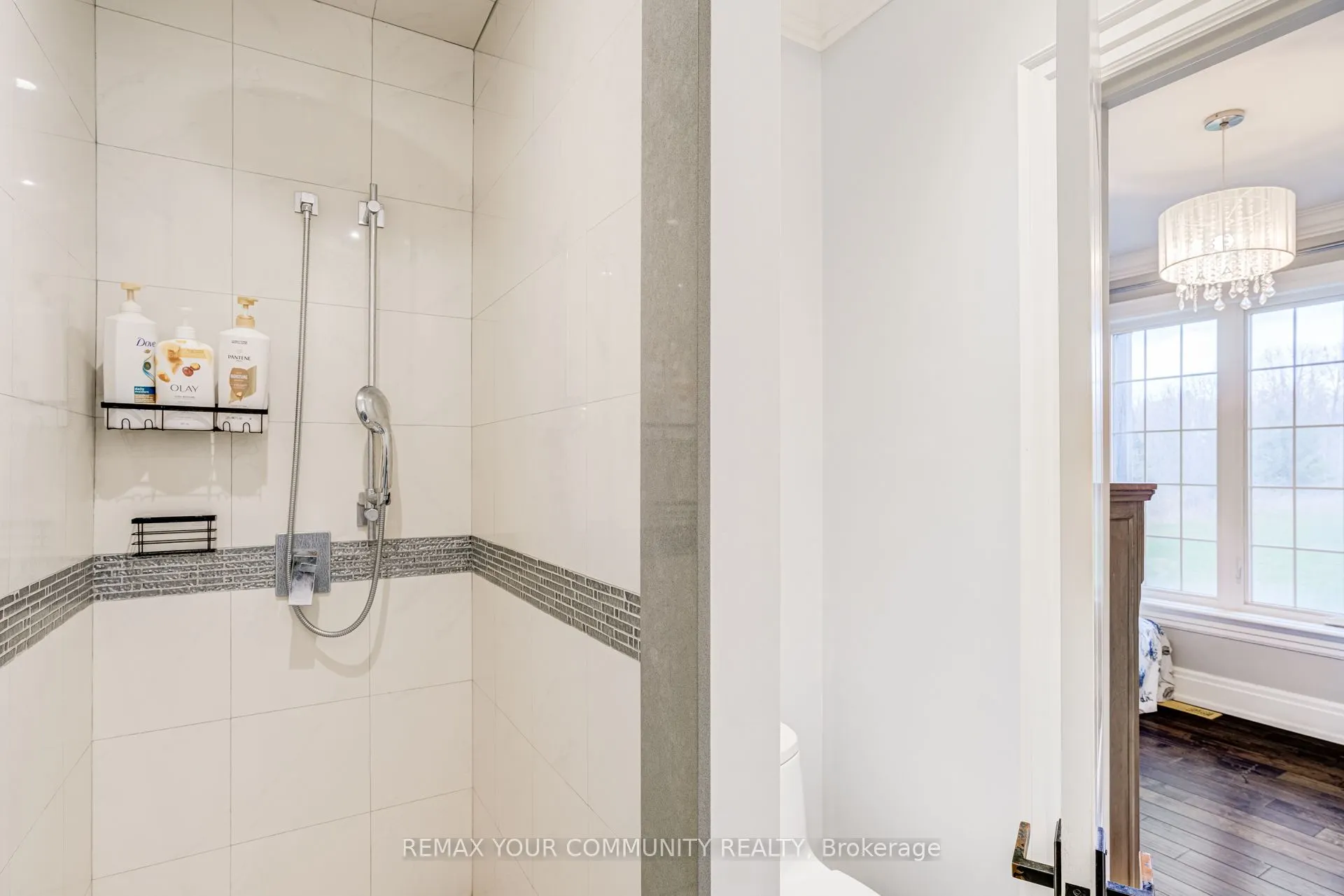 20111 Bathurst Street E