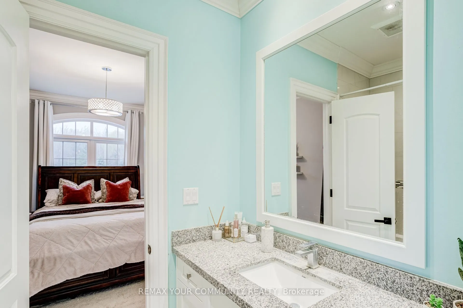 20111 Bathurst Street E