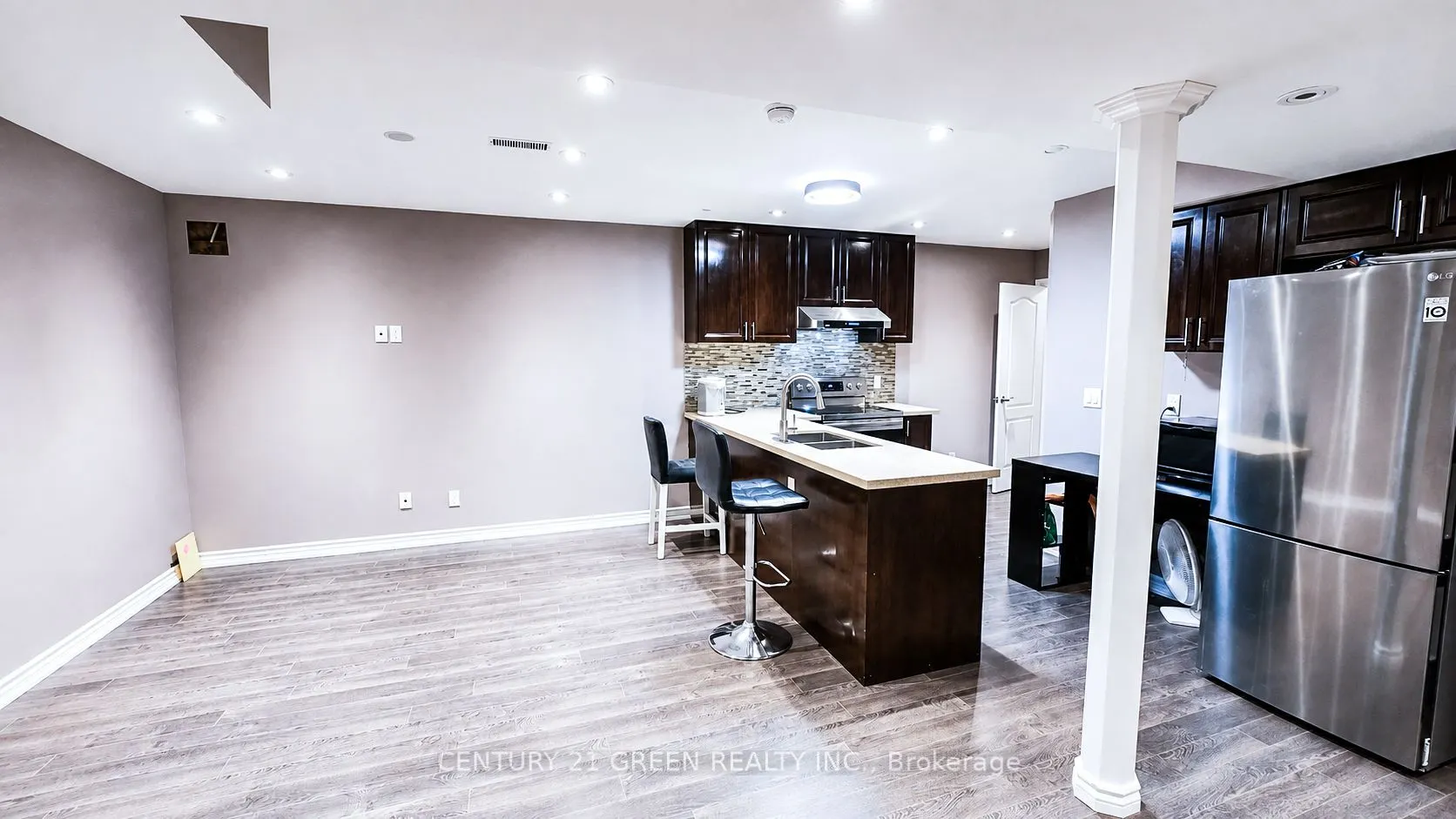 61 Magdalan Crescent