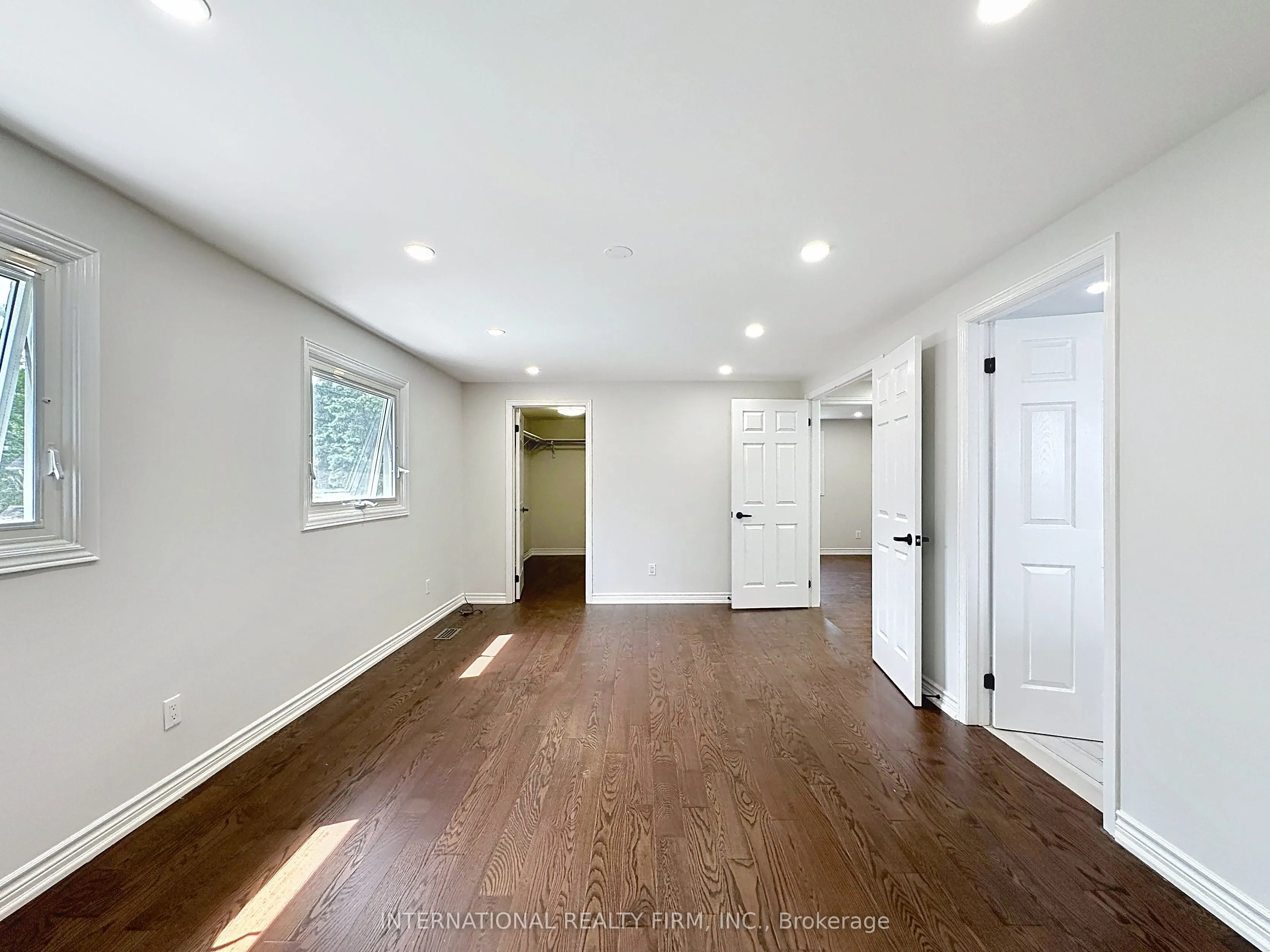 21 Mayvern Crescent