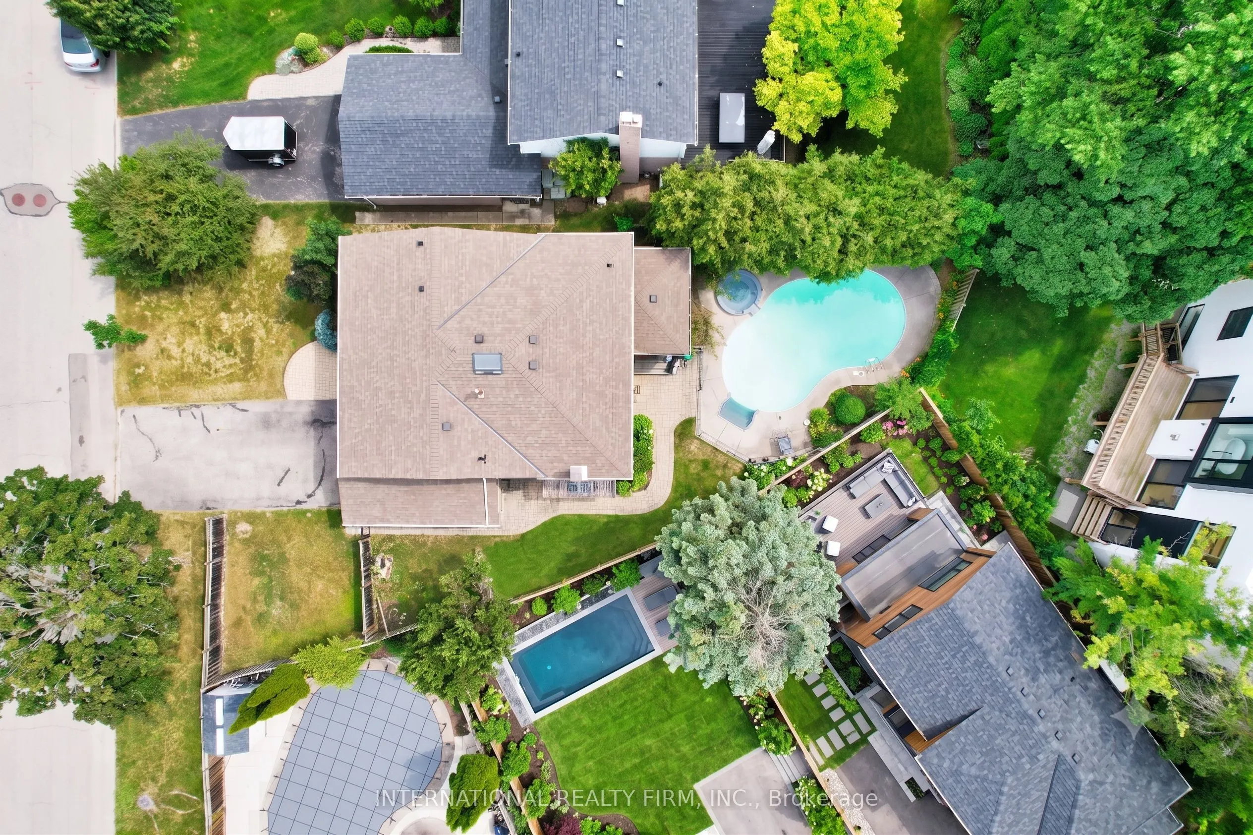 21 Mayvern Crescent