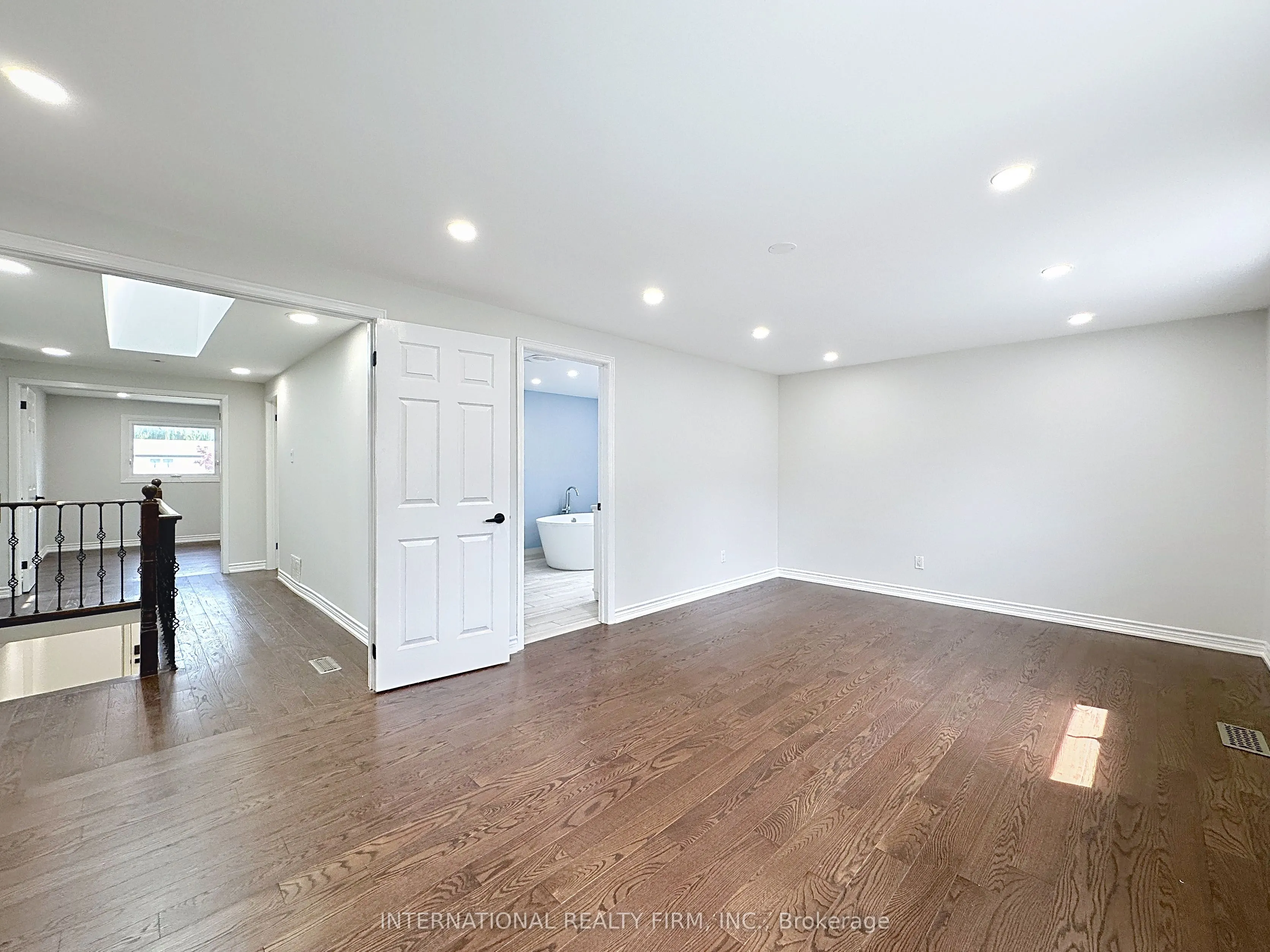 21 Mayvern Crescent
